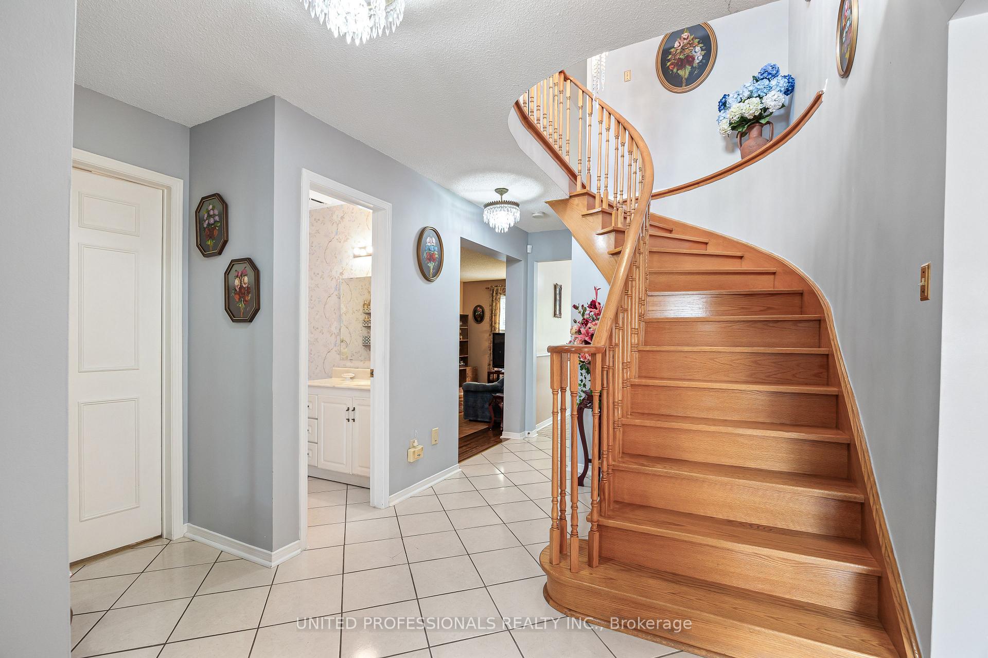 Photo 3 of 4419 Hearthside Drive, Mississauga, Hurontario — HOMEH
