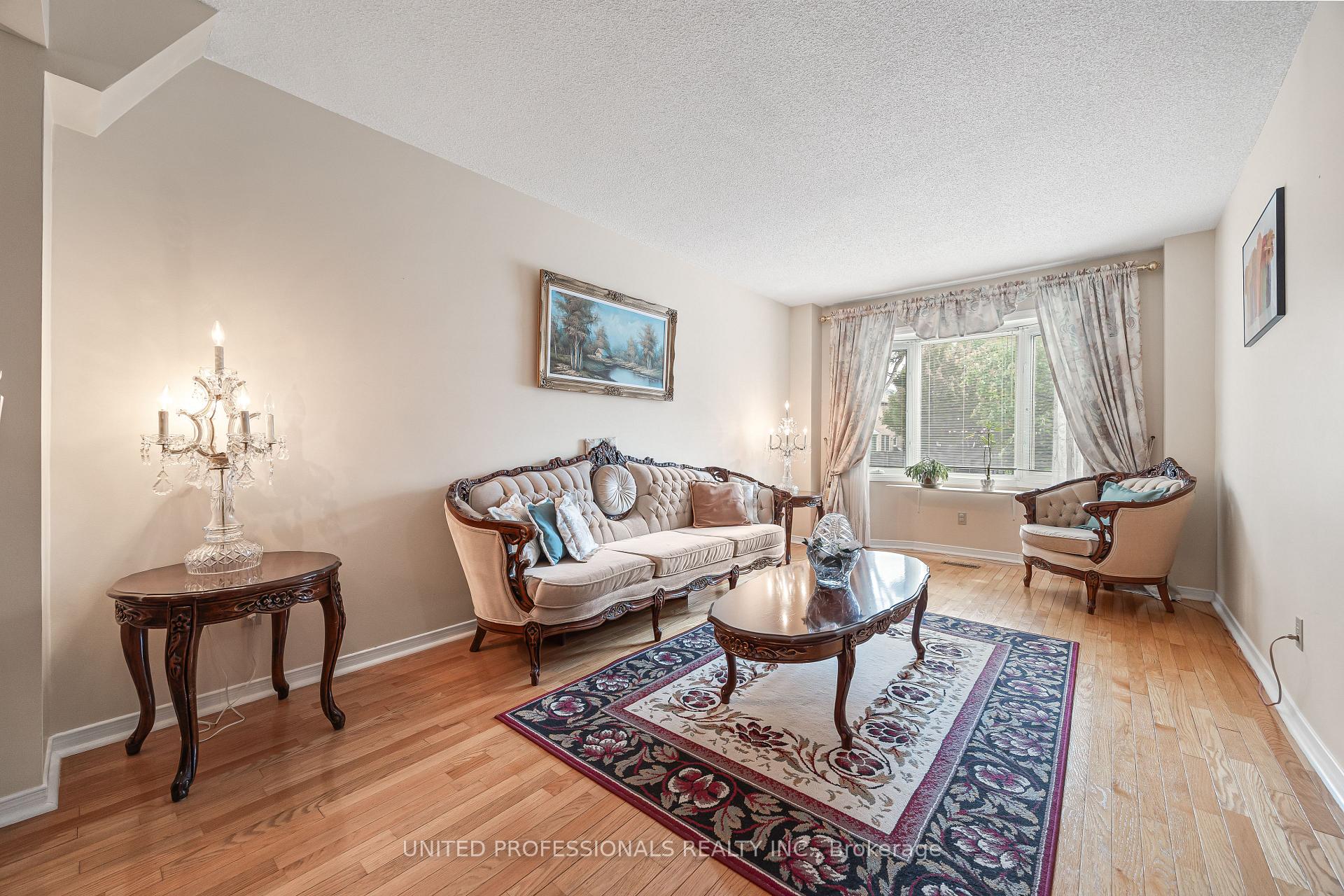 Photo 4 of 4419 Hearthside Drive, Mississauga, Hurontario — HOMEH