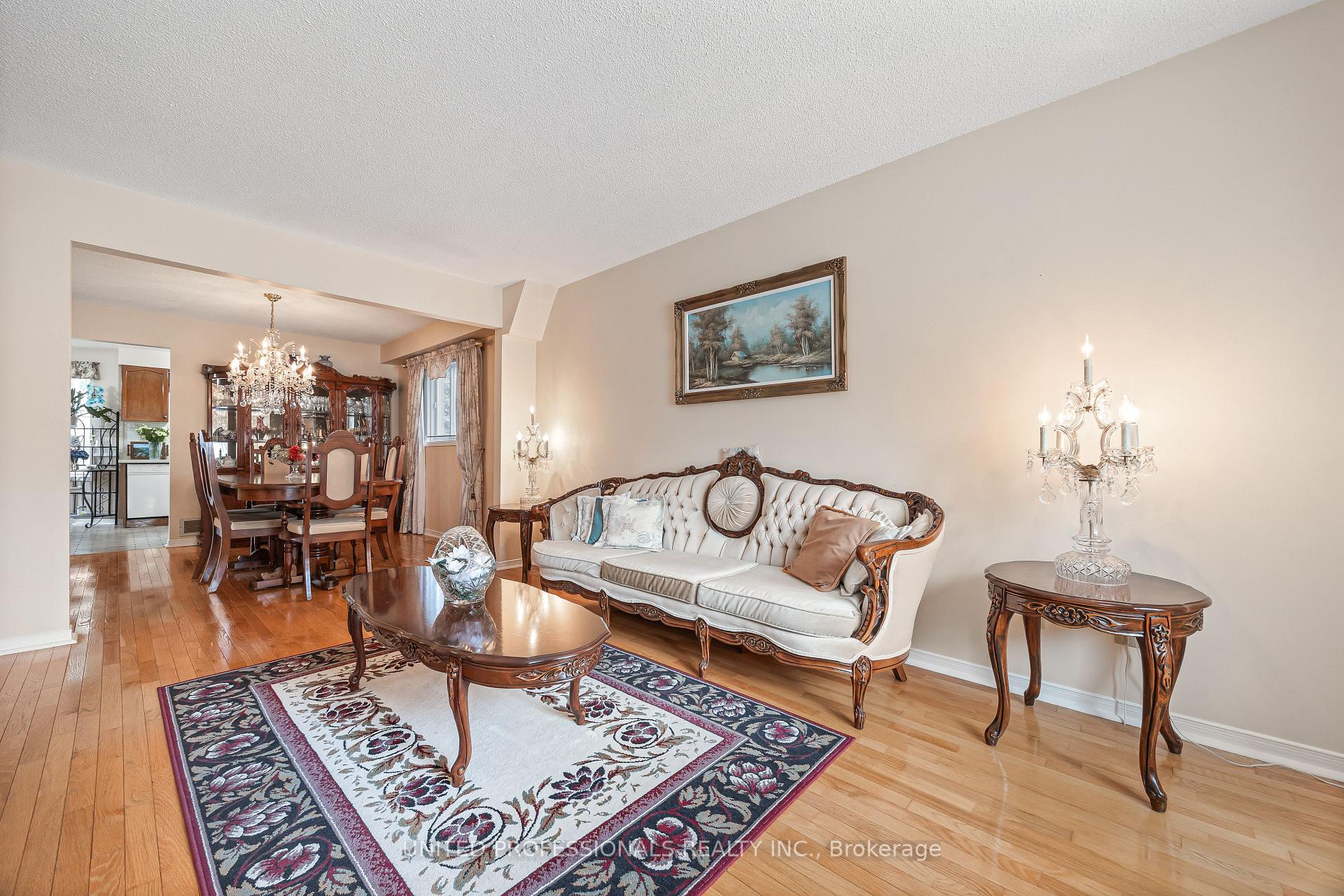 Photo 5 of 4419 Hearthside Drive, Mississauga, Hurontario — HOMEH