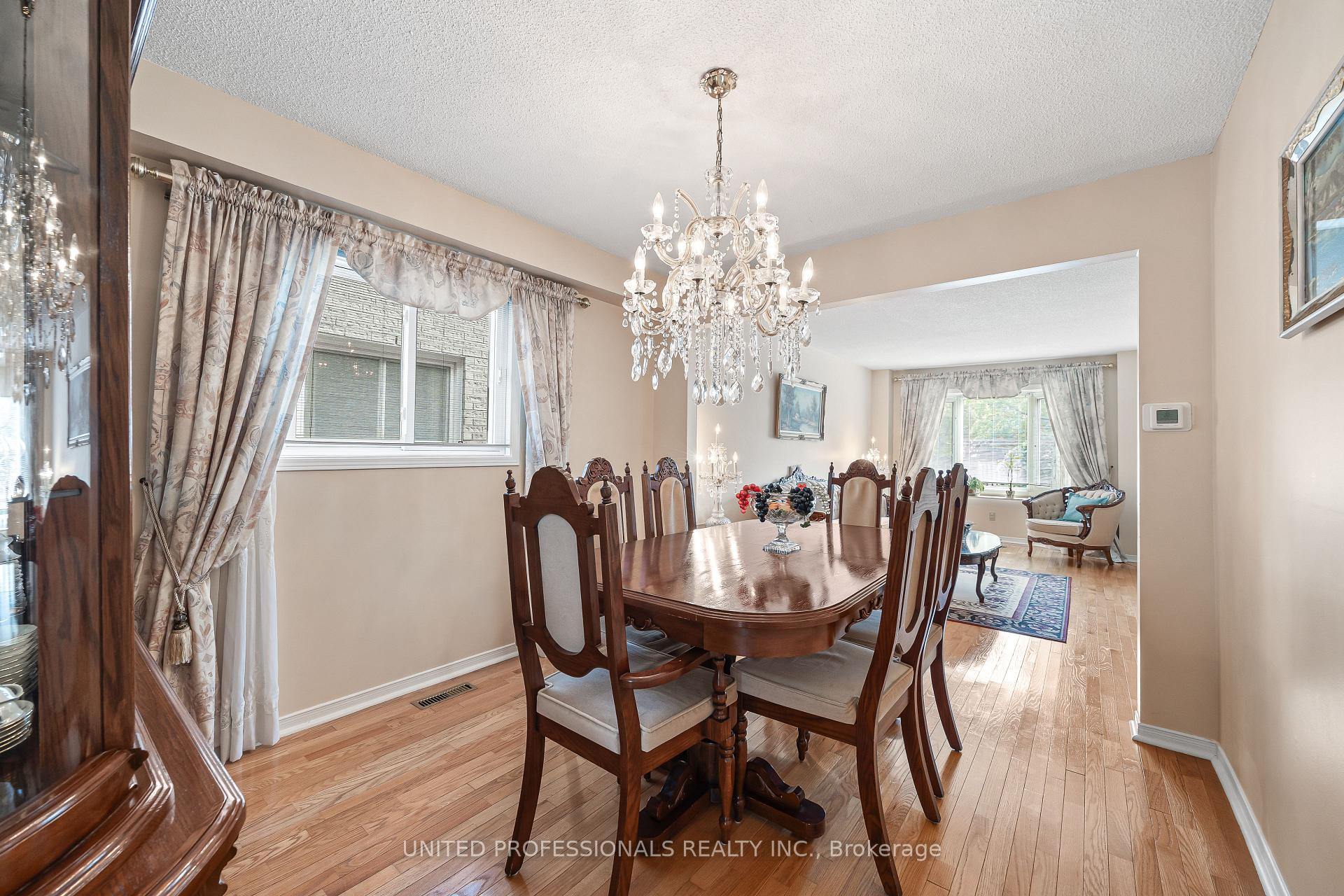 Photo 6 of 4419 Hearthside Drive, Mississauga, Hurontario — HOMEH