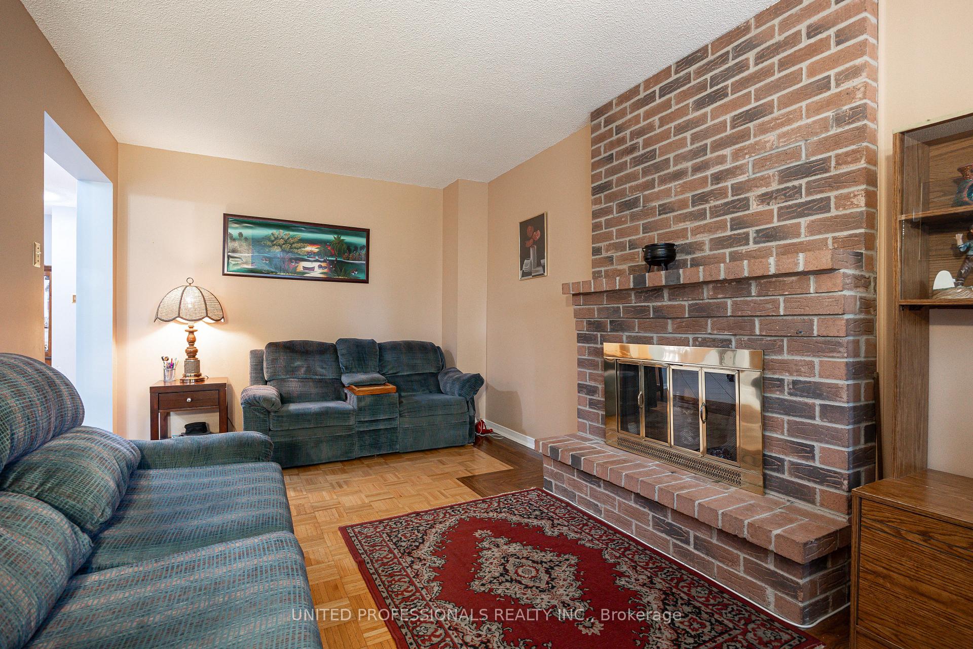 Photo 7 of 4419 Hearthside Drive, Mississauga, Hurontario — HOMEH
