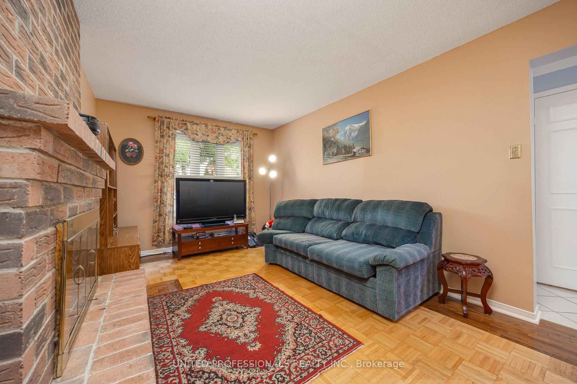 Photo 8 of 4419 Hearthside Drive, Mississauga, Hurontario — HOMEH