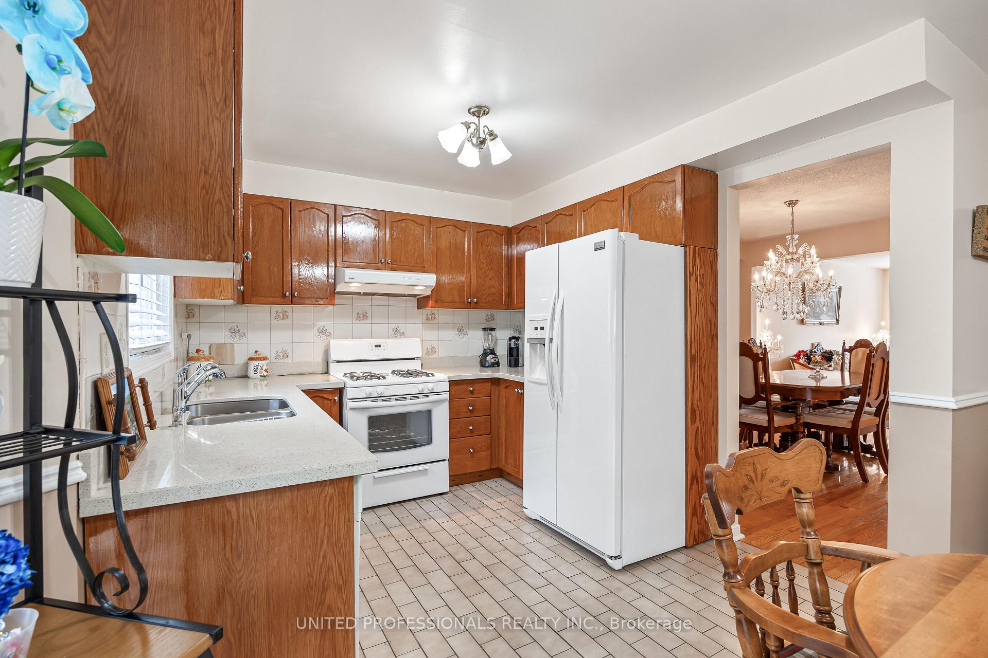 Photo 10 of 4419 Hearthside Drive, Mississauga, Hurontario — HOMEH