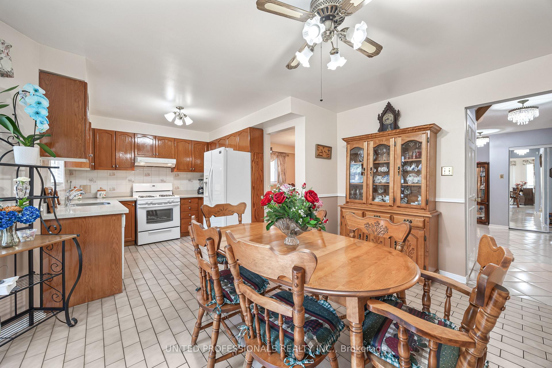 Photo 11 of 4419 Hearthside Drive, Mississauga, Hurontario — HOMEH
