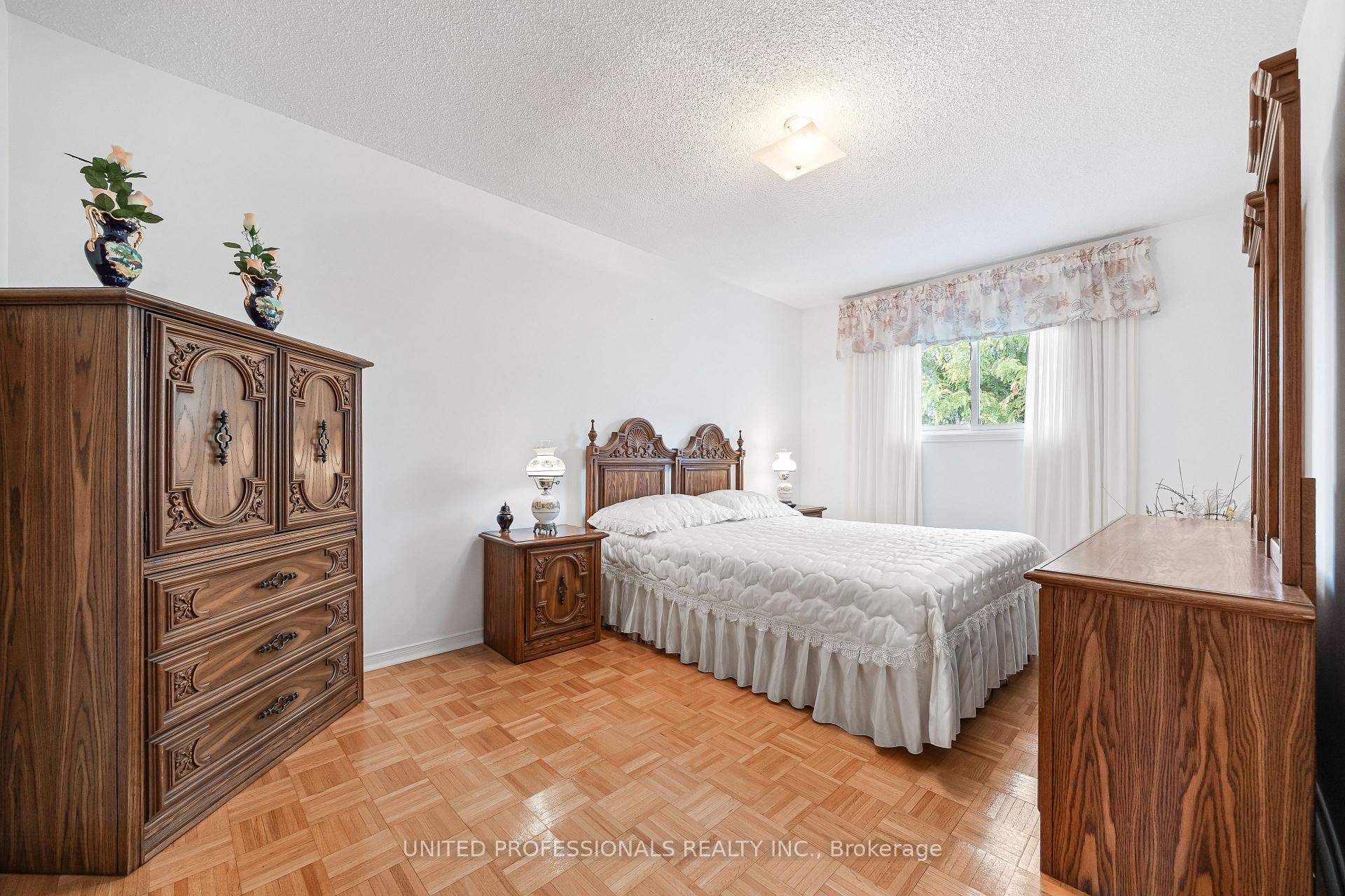 Photo 17 of 4419 Hearthside Drive, Mississauga, Hurontario — HOMEH