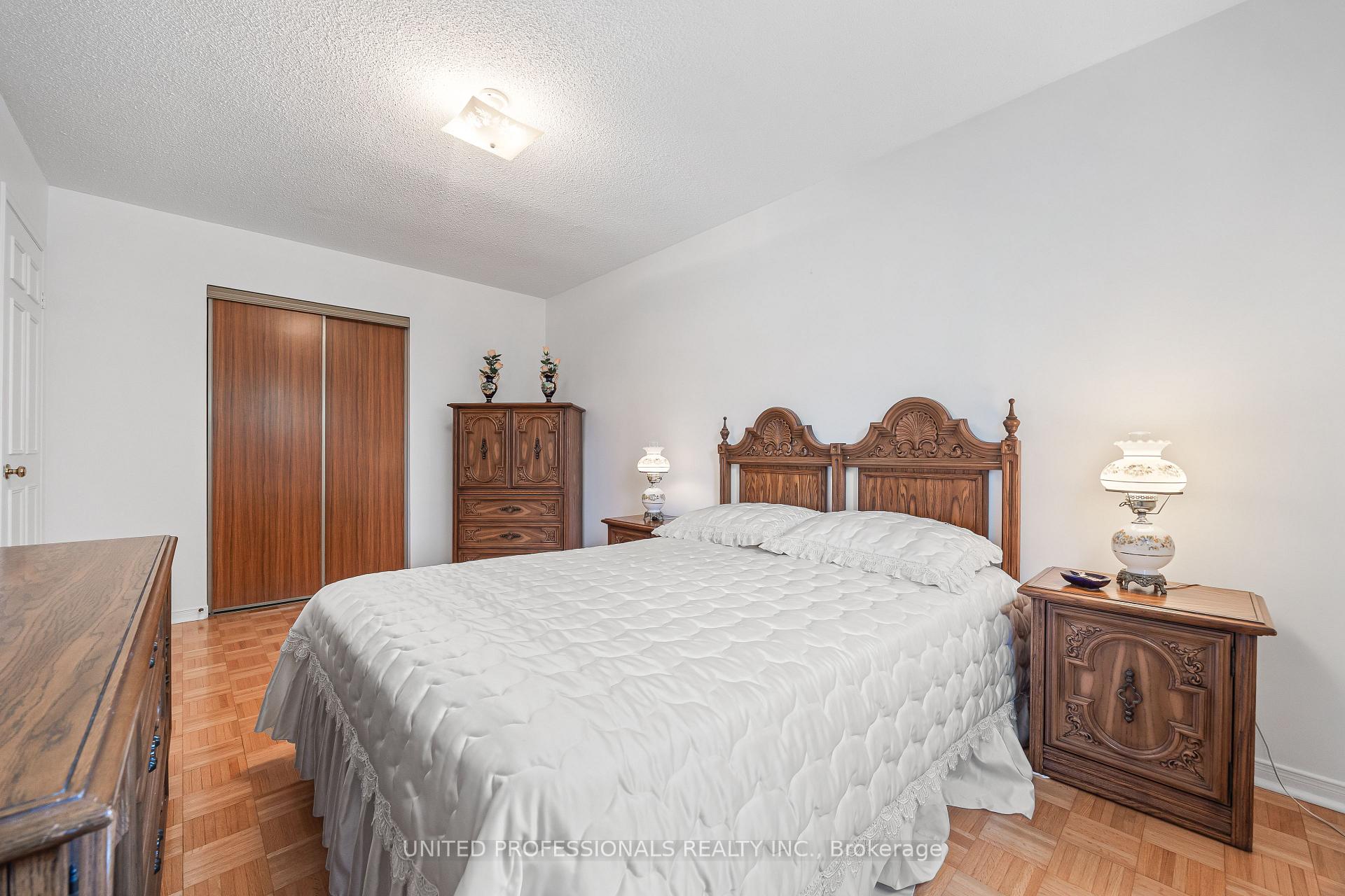 Photo 18 of 4419 Hearthside Drive, Mississauga, Hurontario — HOMEH