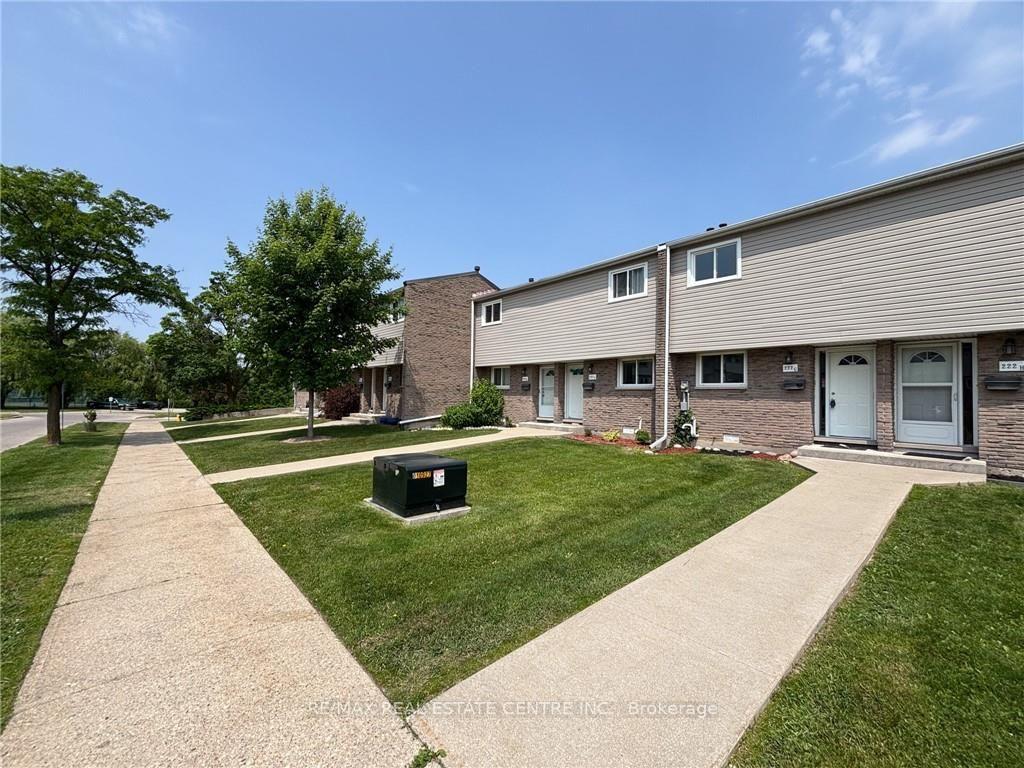 Photo 5 of Unit G, 222 Harvard Place, Waterloo, Lincoln Village — HOMEH