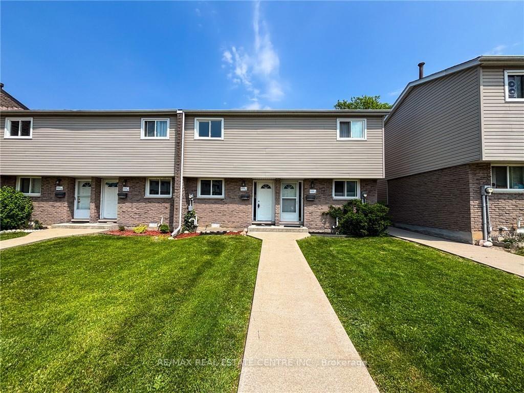 Photo 6 of Unit G, 222 Harvard Place, Waterloo, Lincoln Village — HOMEH