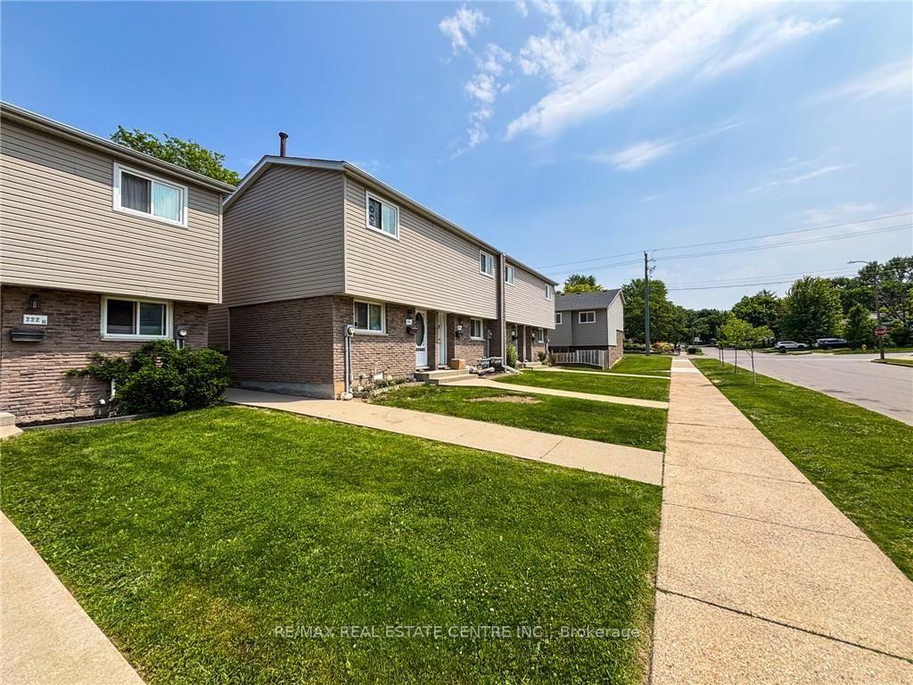 Photo 7 of Unit G, 222 Harvard Place, Waterloo, Lincoln Village — HOMEH