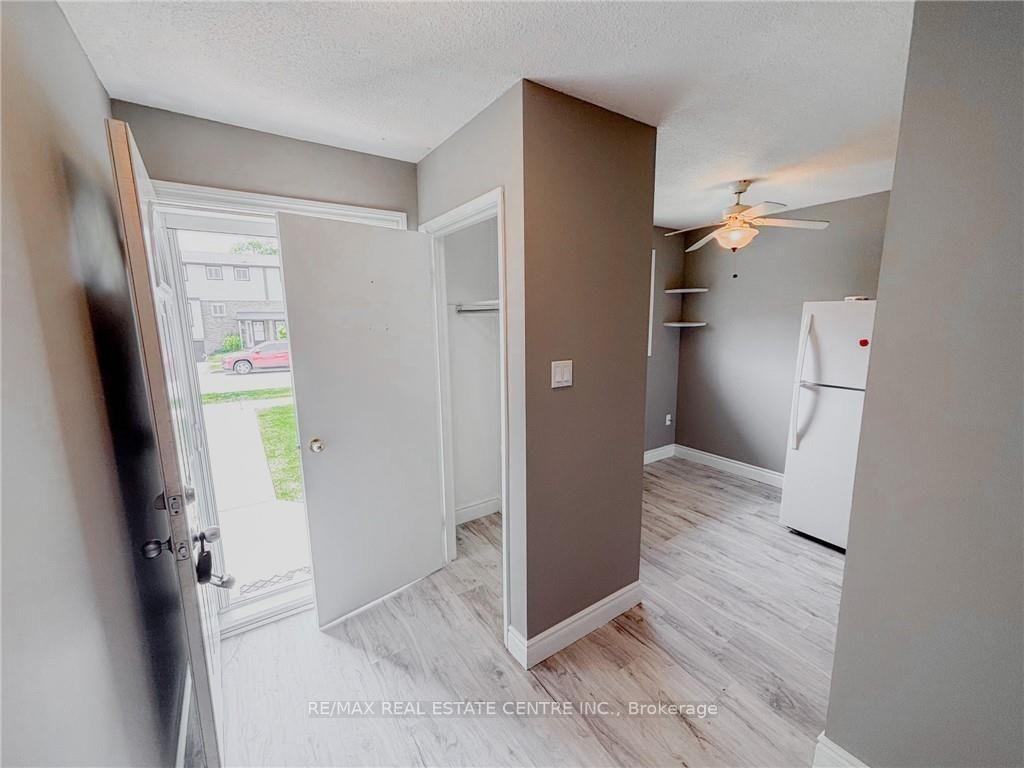 Photo 8 of Unit G, 222 Harvard Place, Waterloo, Lincoln Village — HOMEH
