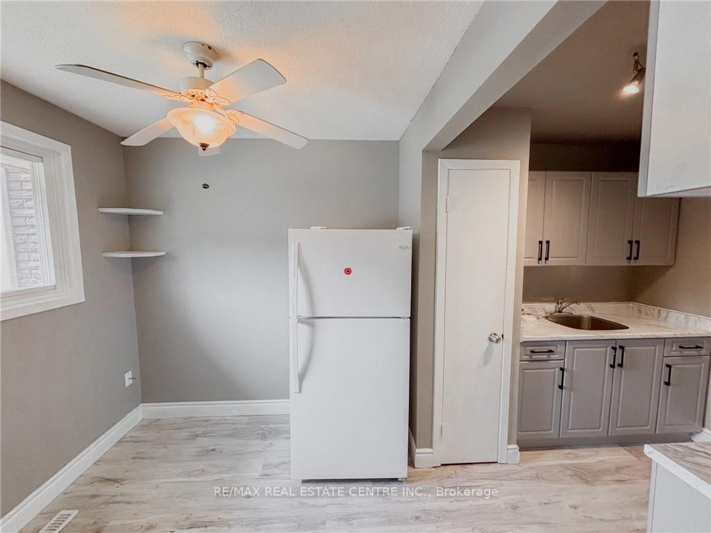 Photo 10 of Unit G, 222 Harvard Place, Waterloo, Lincoln Village — HOMEH