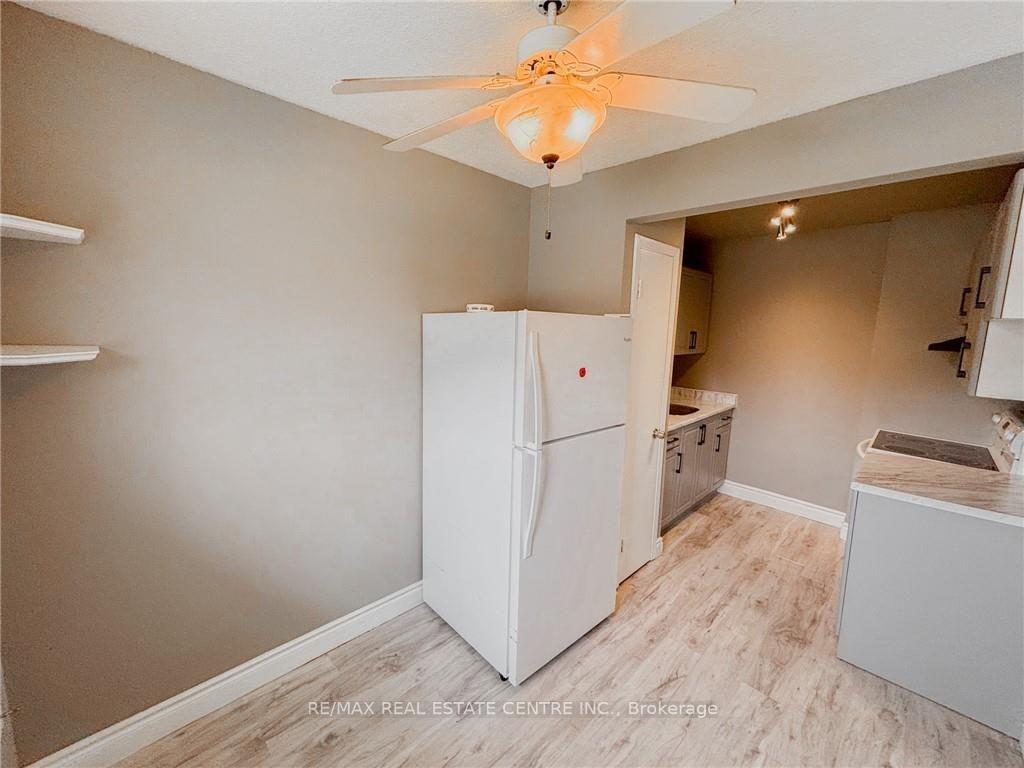 Photo 11 of Unit G, 222 Harvard Place, Waterloo, Lincoln Village — HOMEH