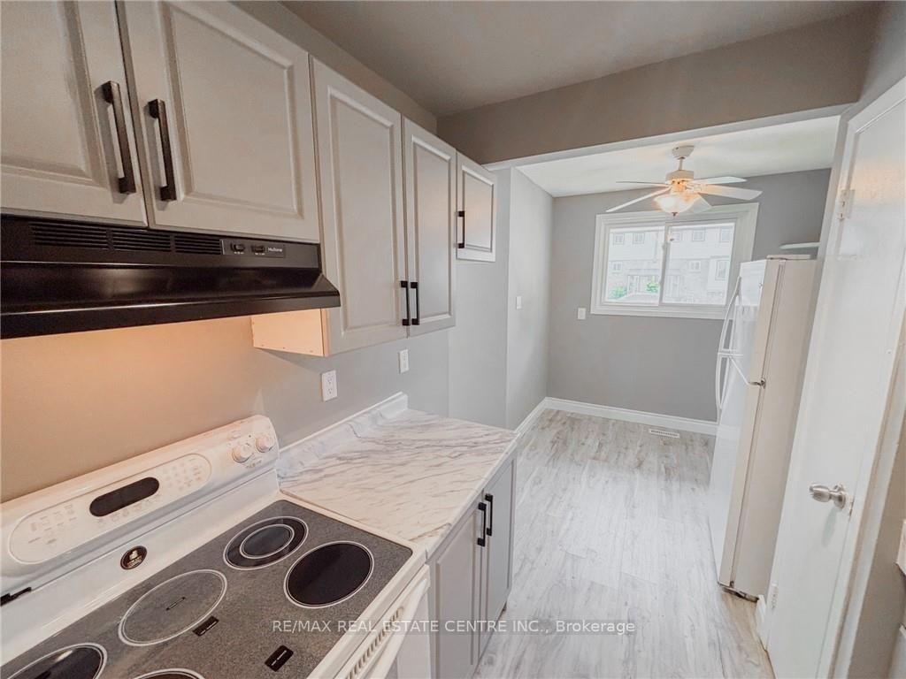 Photo 12 of Unit G, 222 Harvard Place, Waterloo, Lincoln Village — HOMEH