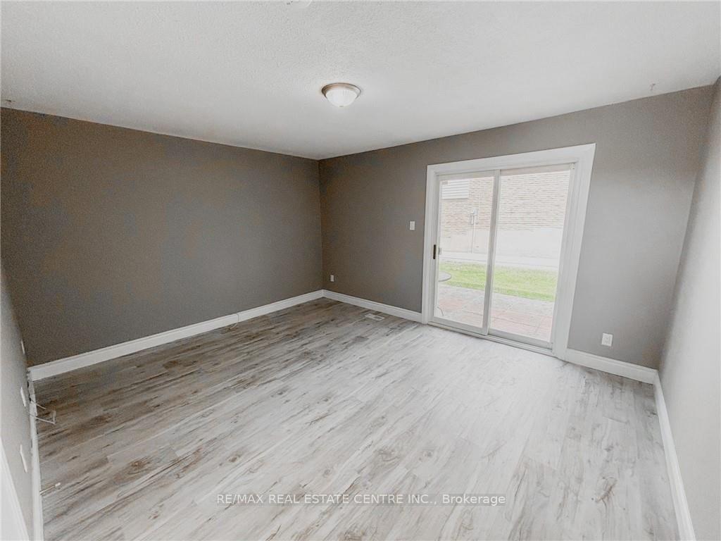 Photo 13 of Unit G, 222 Harvard Place, Waterloo, Lincoln Village — HOMEH