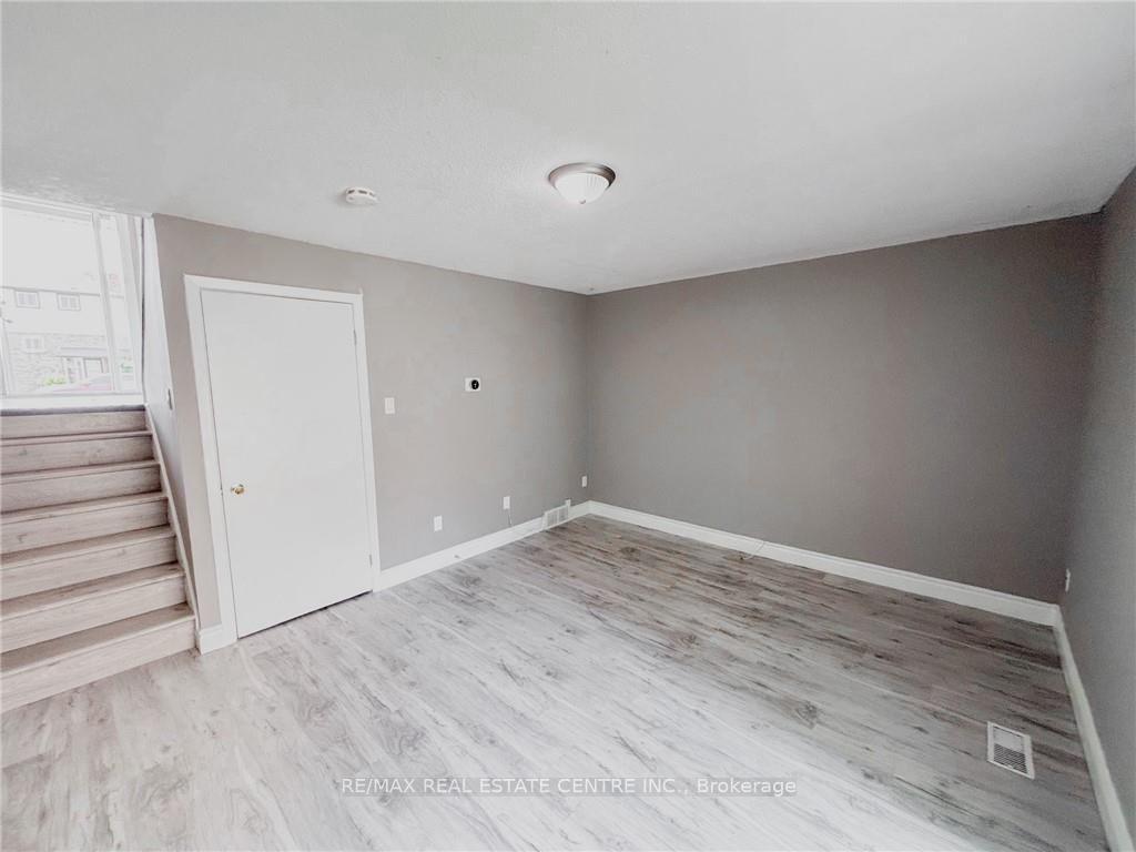 Photo 14 of Unit G, 222 Harvard Place, Waterloo, Lincoln Village — HOMEH