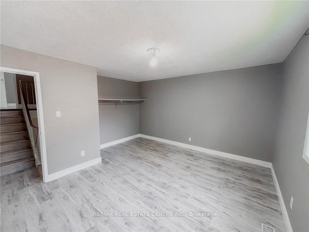 Photo 21 of Unit G, 222 Harvard Place, Waterloo, Lincoln Village — HOMEH