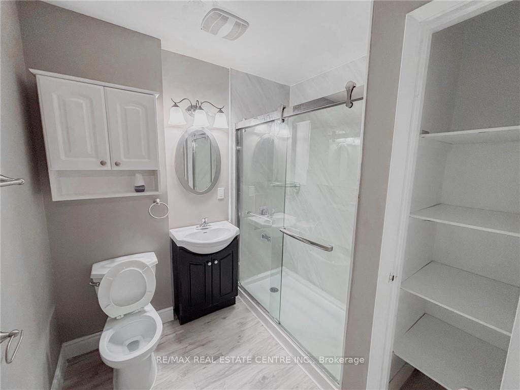 Photo 24 of Unit G, 222 Harvard Place, Waterloo, Lincoln Village — HOMEH
