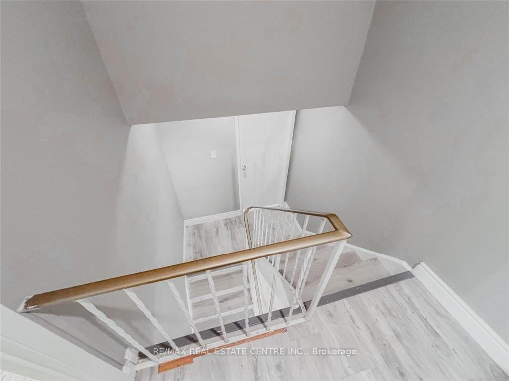Photo 25 of Unit G, 222 Harvard Place, Waterloo, Lincoln Village — HOMEH