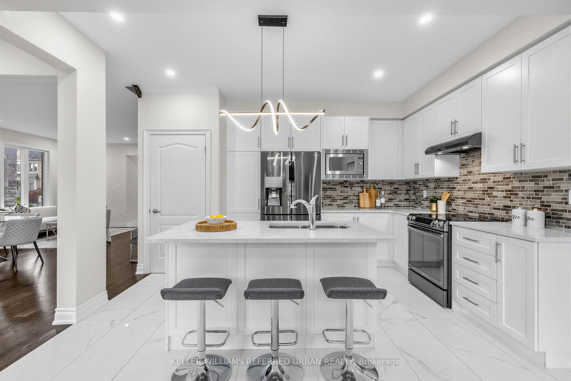 Photo 14 of 6 Sharonview Crescent, East Gwillimbury, Sharon — HOMEH