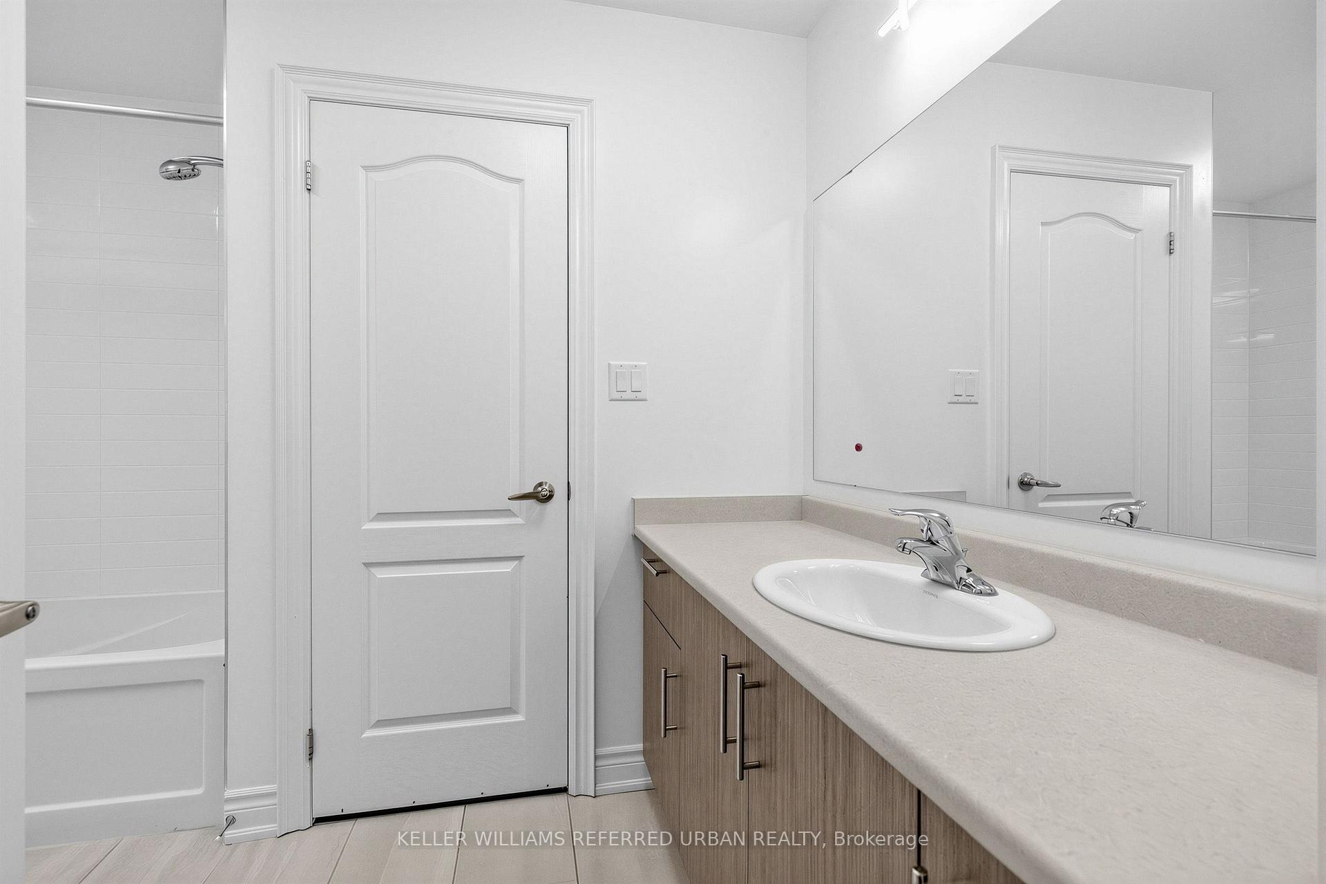Photo 23 of 6 Sharonview Crescent, East Gwillimbury, Sharon — HOMEH