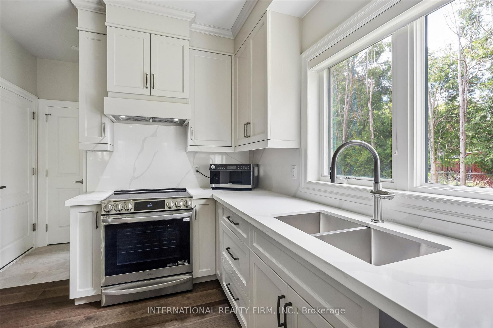 Photo 12 of 2423 Raymore Drive, Burlington, Brant — HOMEH