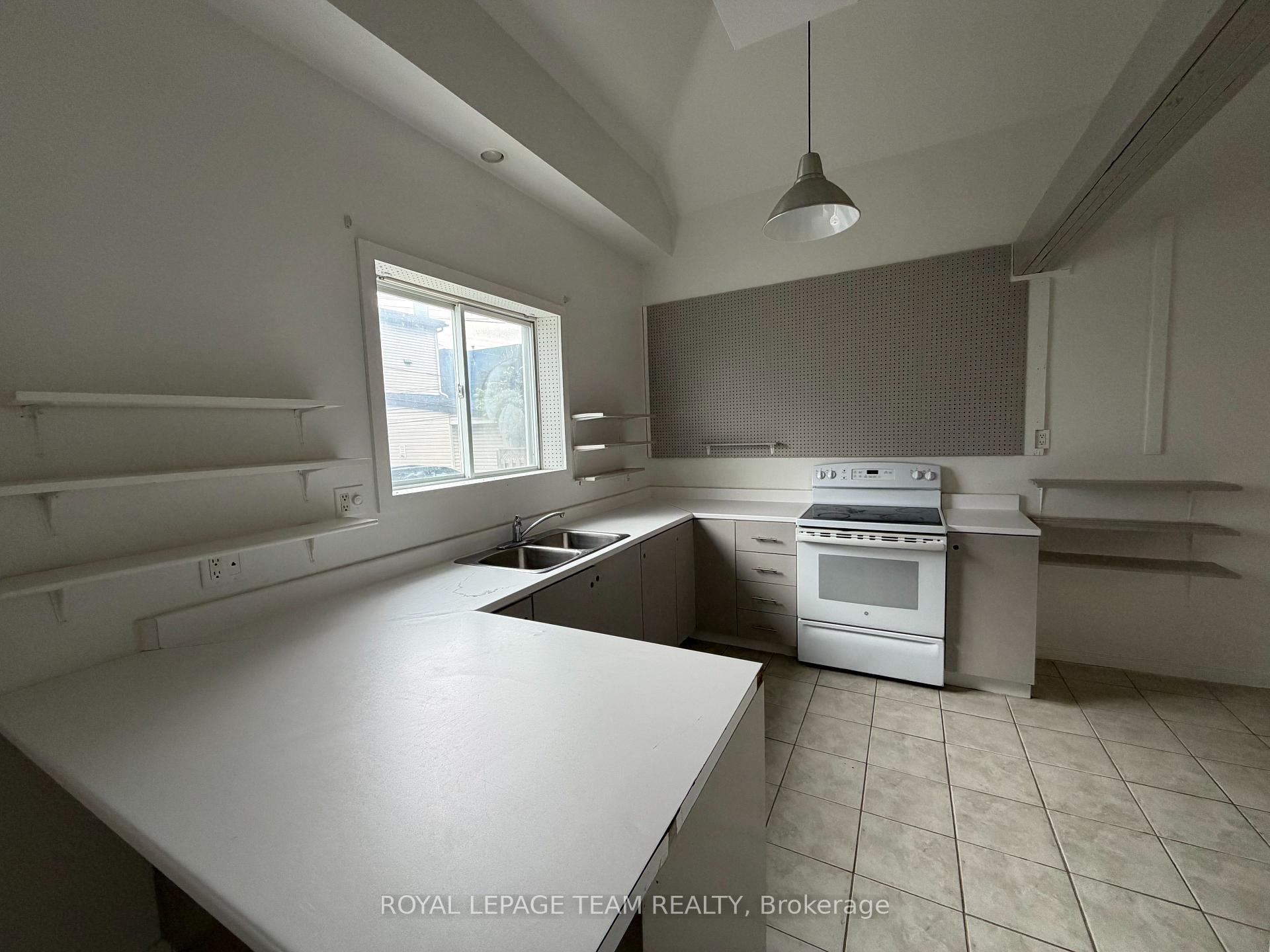 Photo 12 of 27 Poplar Street, Ottawa, West Centre Town — HOMEH