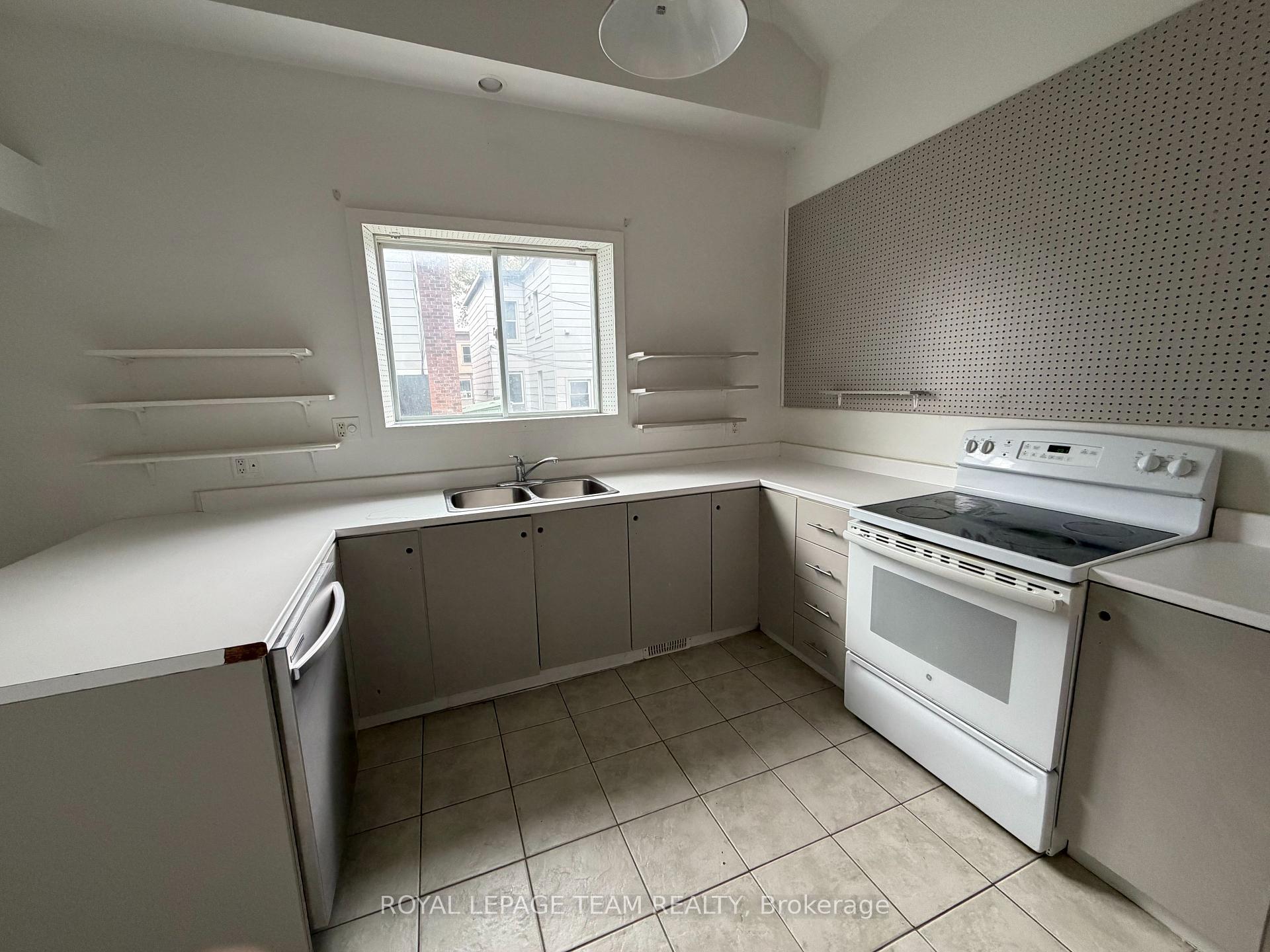 Photo 15 of 27 Poplar Street, Ottawa, West Centre Town — HOMEH