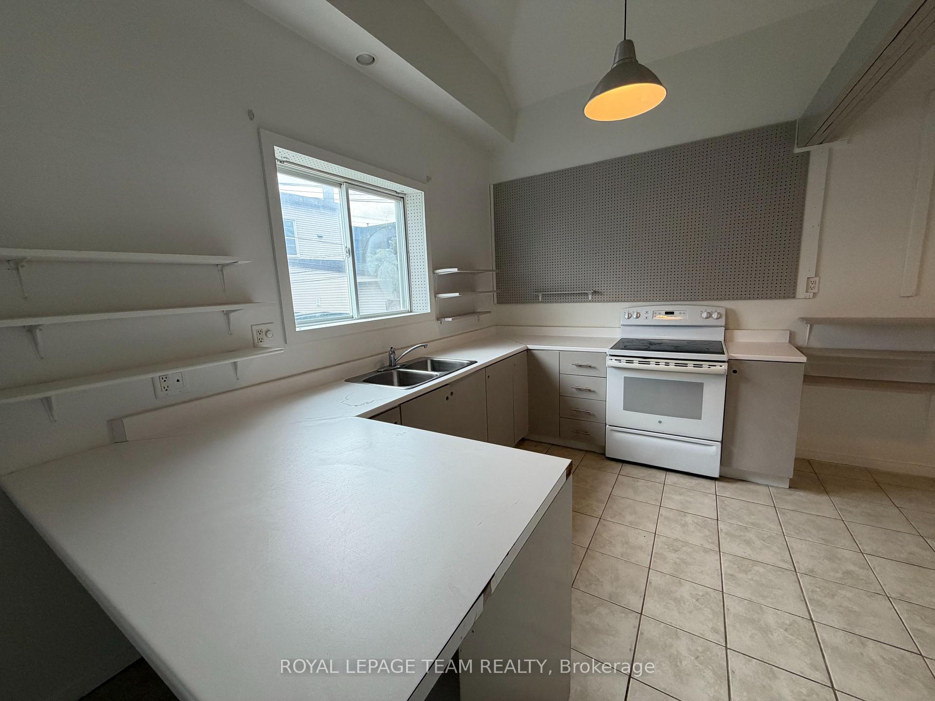 Photo 16 of 27 Poplar Street, Ottawa, West Centre Town — HOMEH