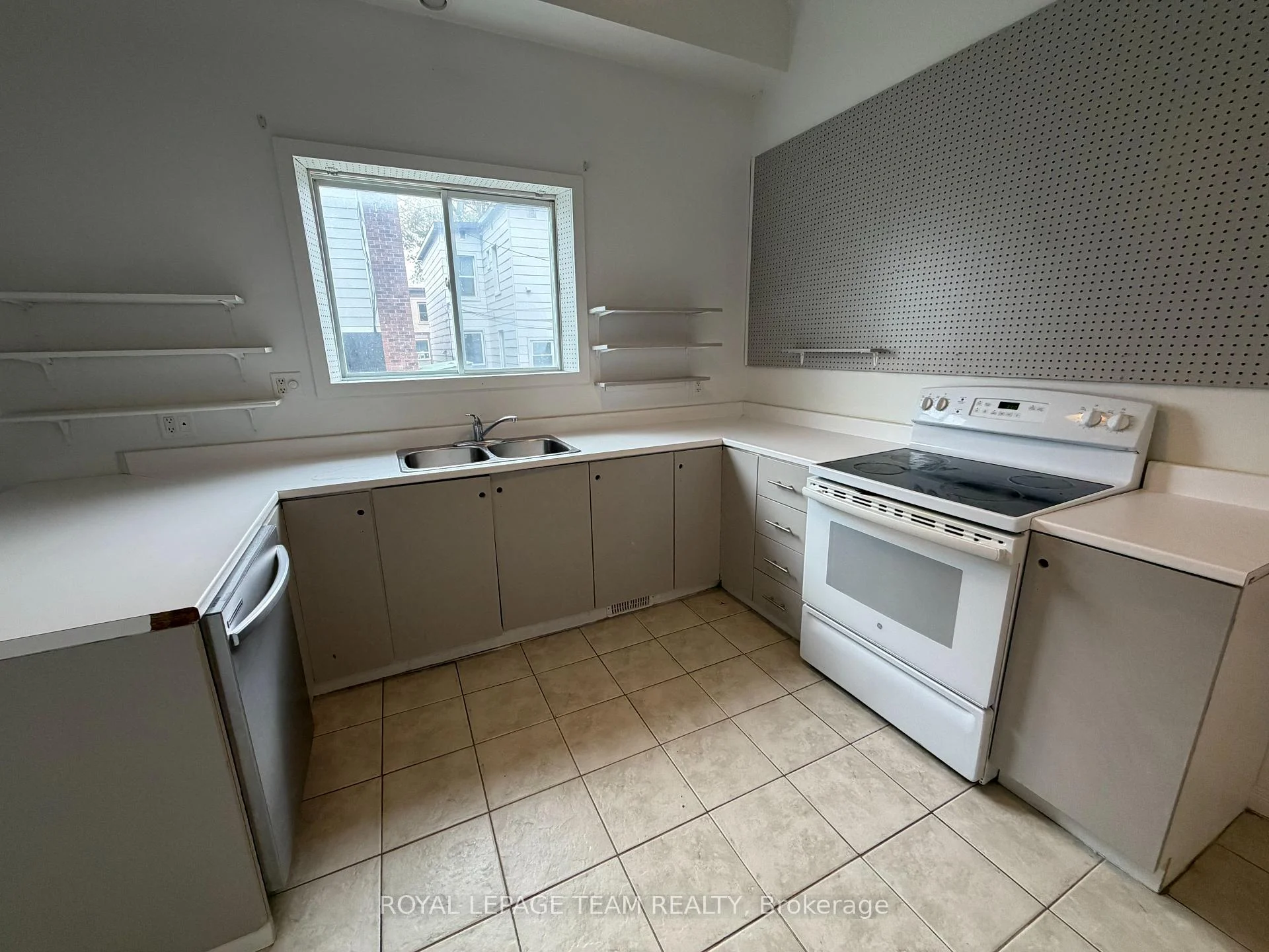 Photo 18 of 27 Poplar Street, Ottawa, West Centre Town — HOMEH