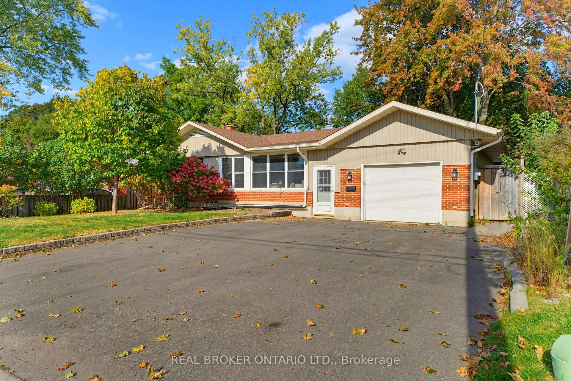 Photo 2 of 300 Westmount Road E, Kitchener, Meinzinger — HOMEH