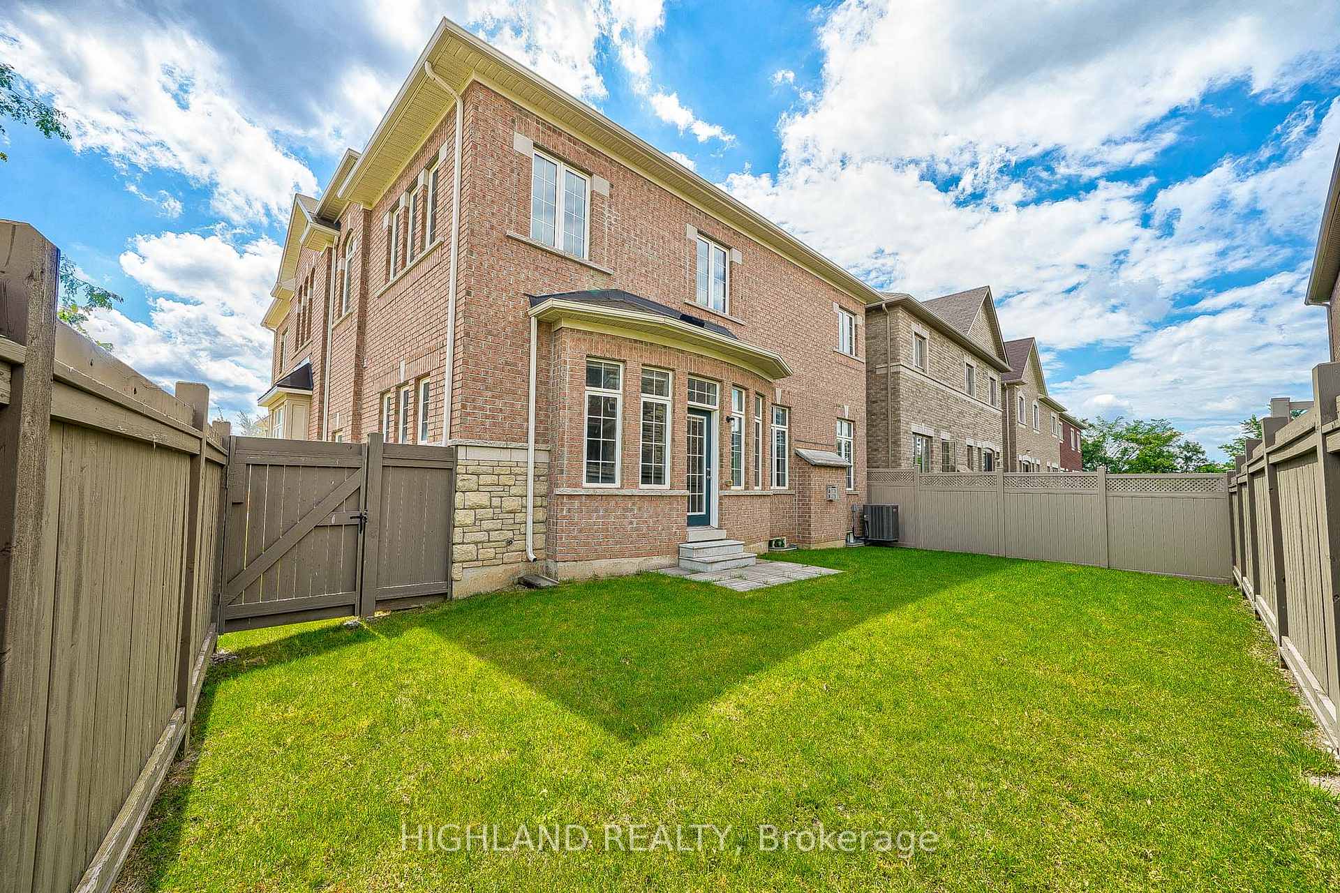 Photo 3 of 425 Threshing Mill Boulevard, Oakville, Joshua Meadows — HOMEH