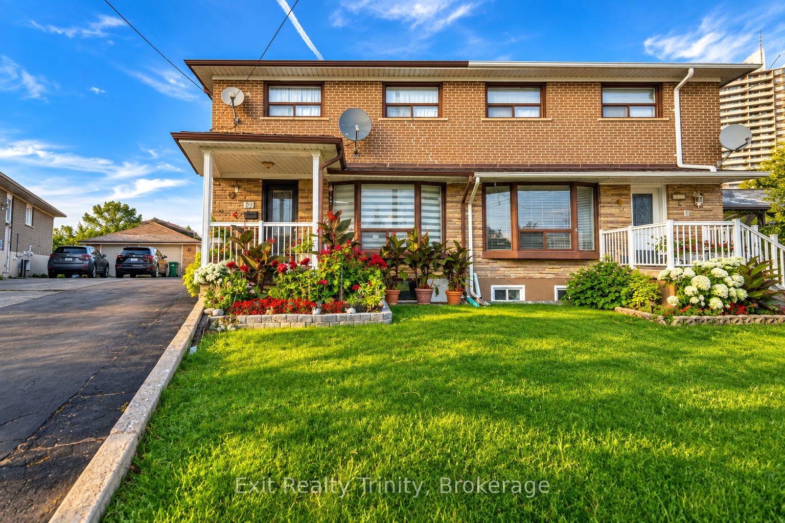 Front of 57 Lindylou Road