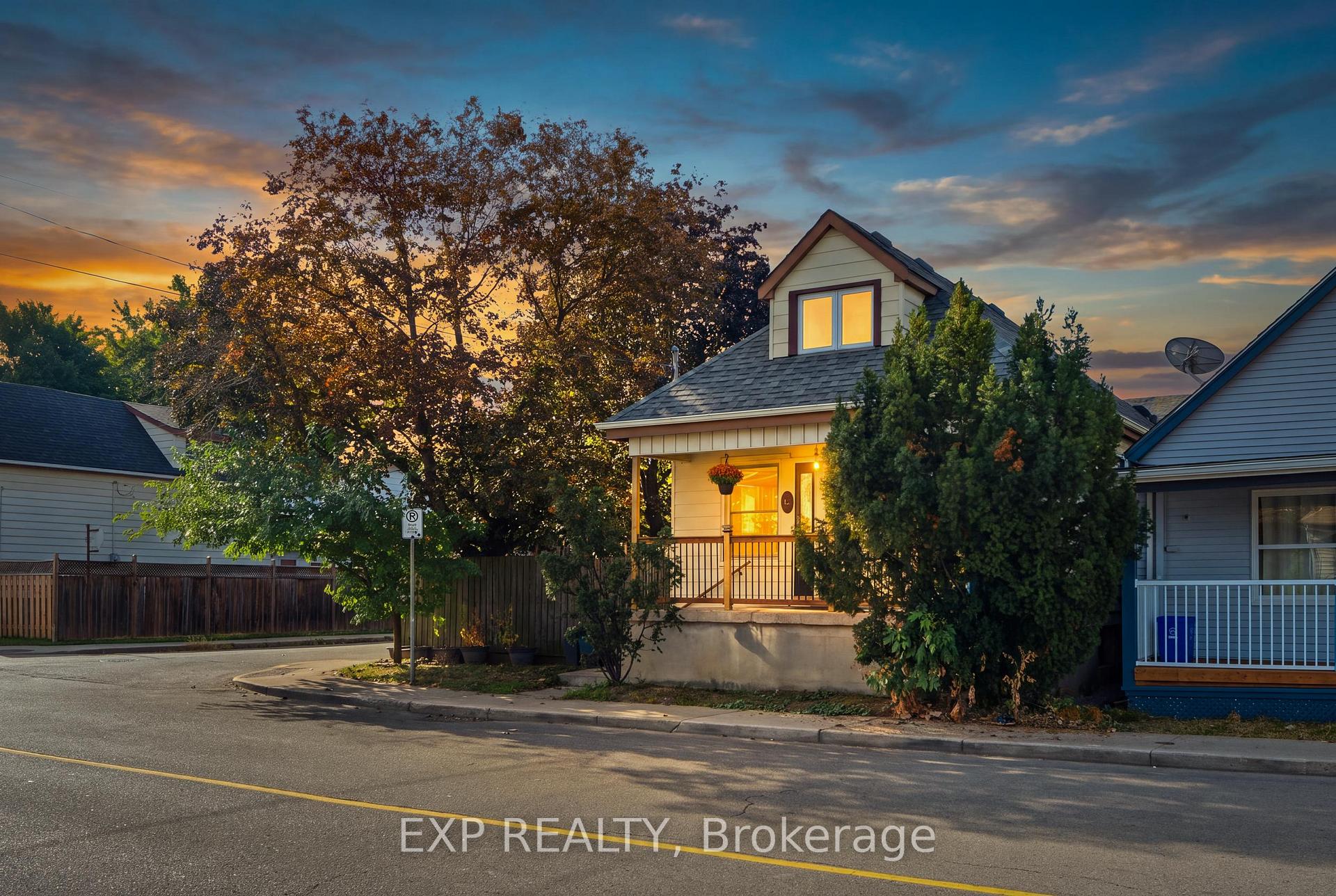 Photo 2 of 264 Britannia Avenue, Hamilton, Homeside — HOMEH
