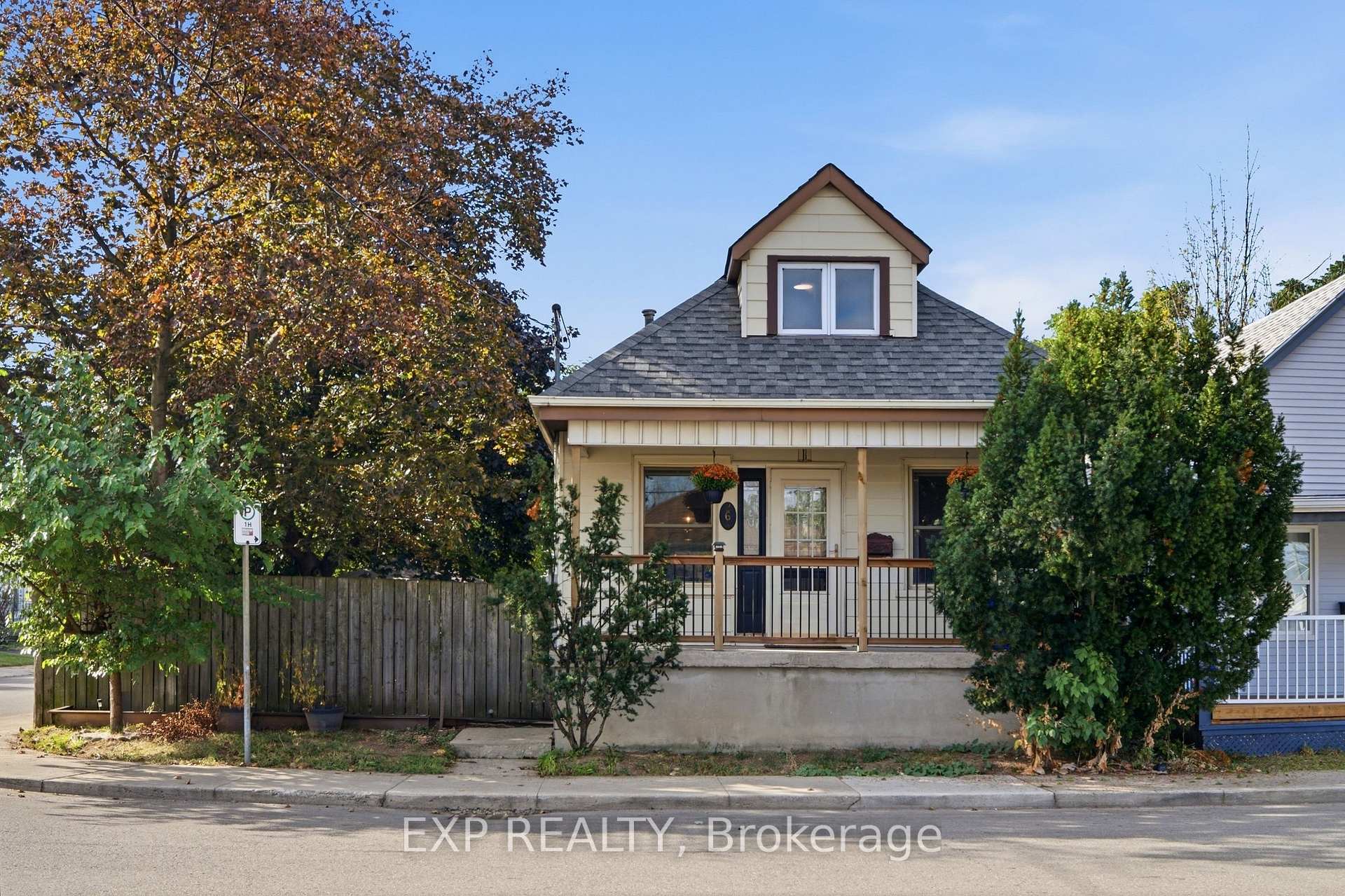 Photo 3 of 264 Britannia Avenue, Hamilton, Homeside — HOMEH