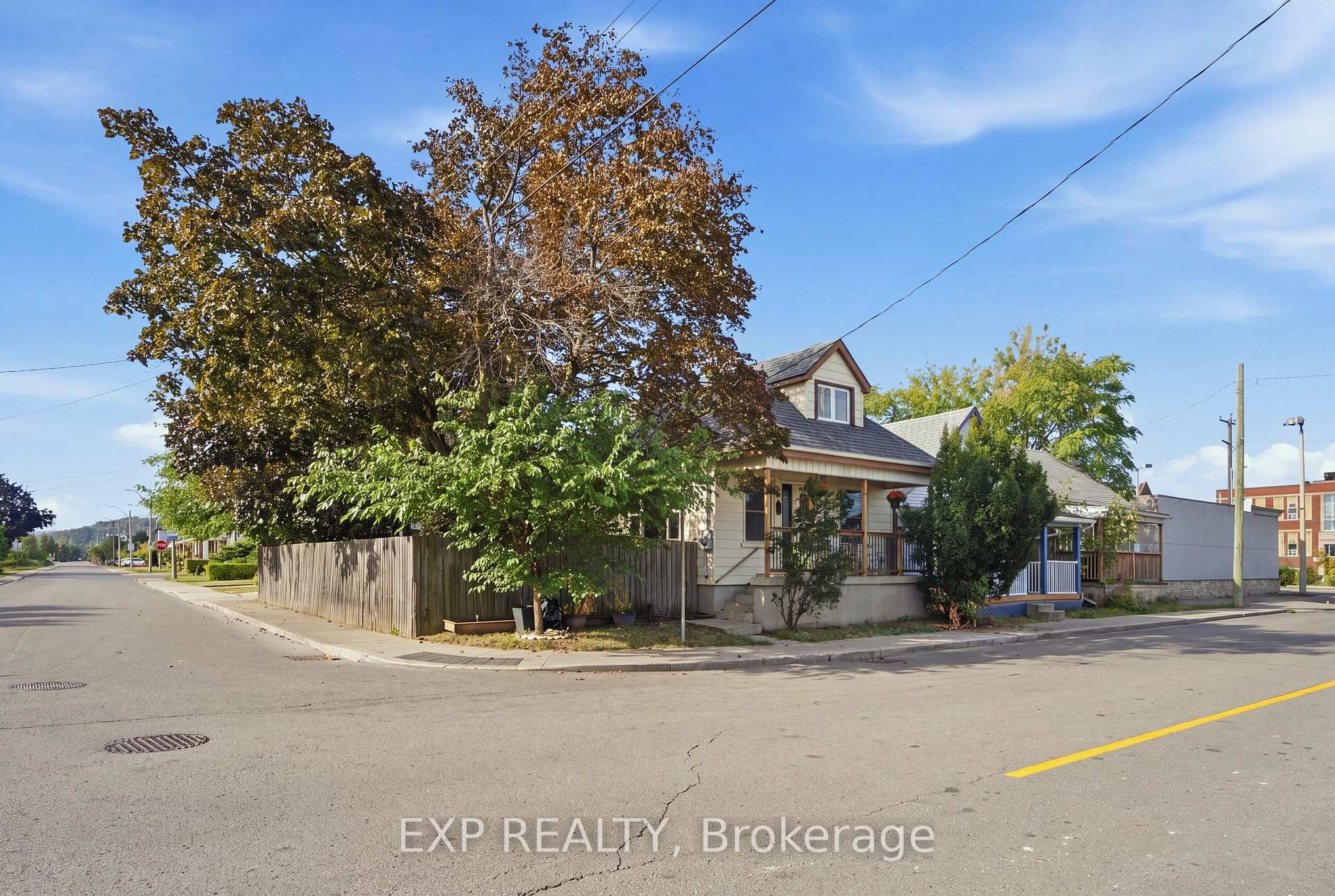 Photo 5 of 264 Britannia Avenue, Hamilton, Homeside — HOMEH