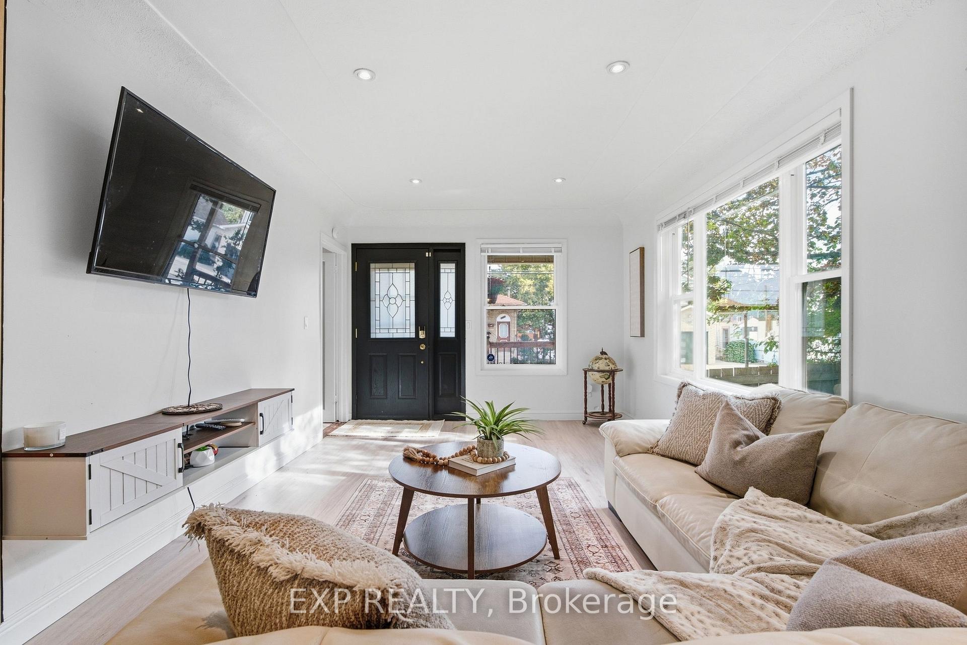 Photo 7 of 264 Britannia Avenue, Hamilton, Homeside — HOMEH