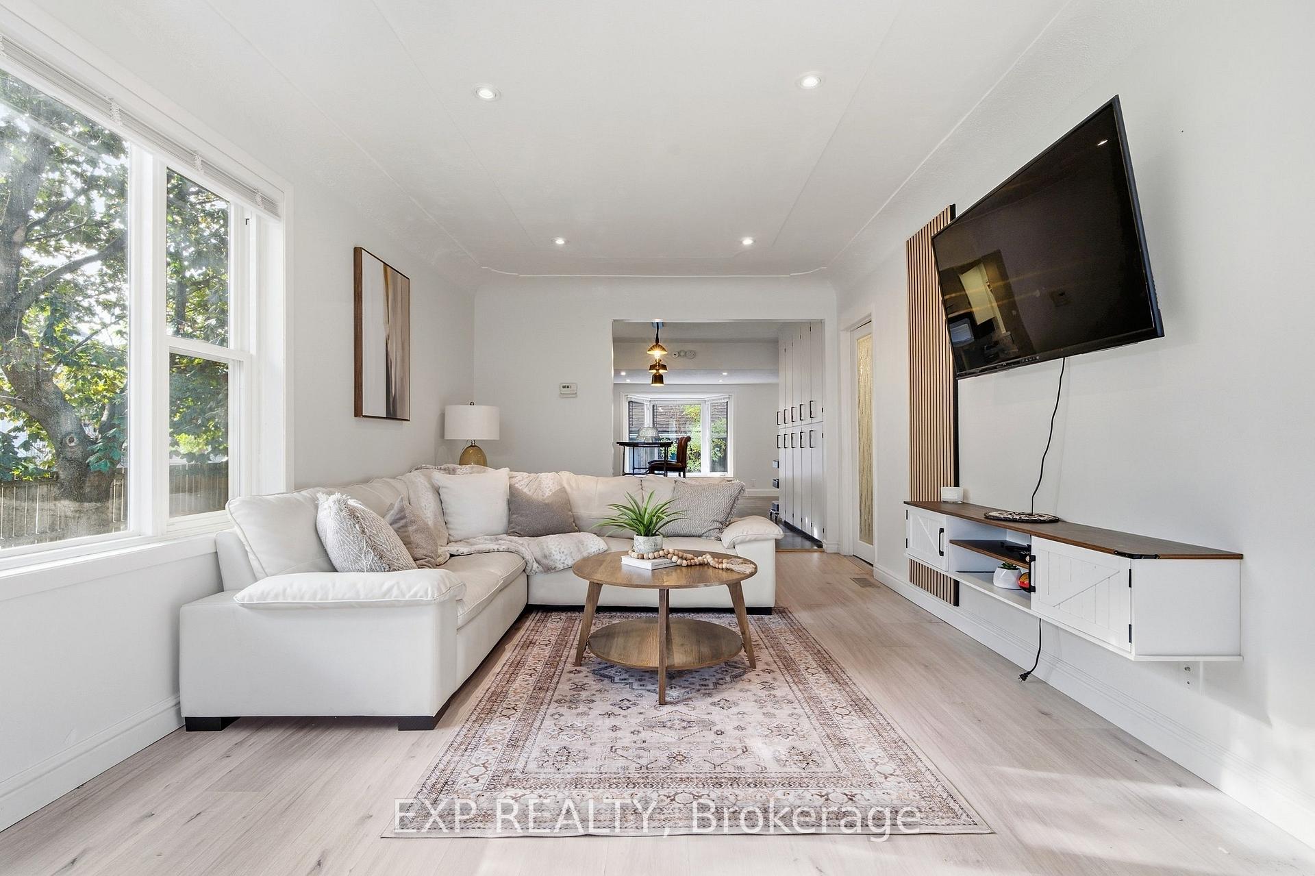 Photo 8 of 264 Britannia Avenue, Hamilton, Homeside — HOMEH