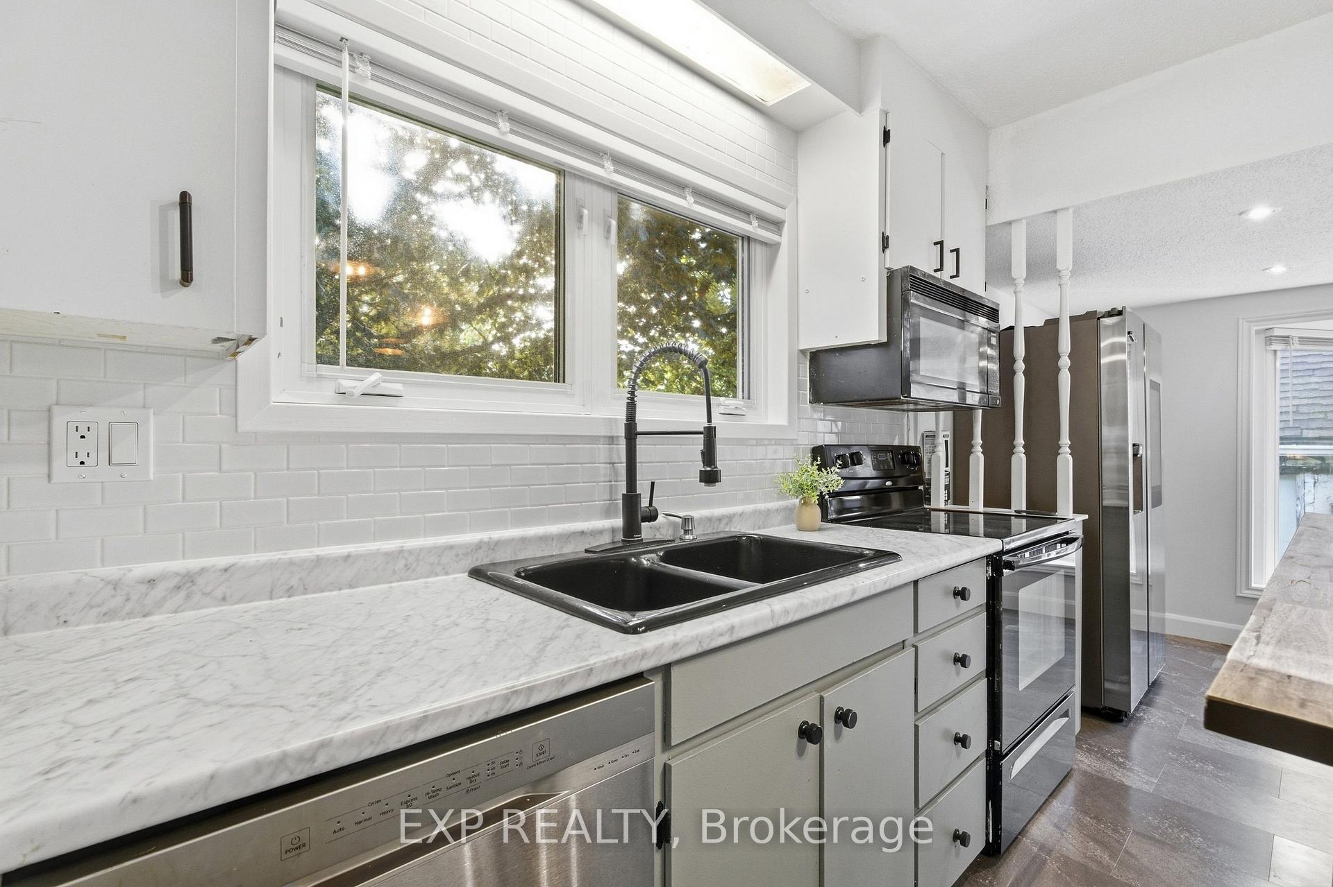 Photo 9 of 264 Britannia Avenue, Hamilton, Homeside — HOMEH