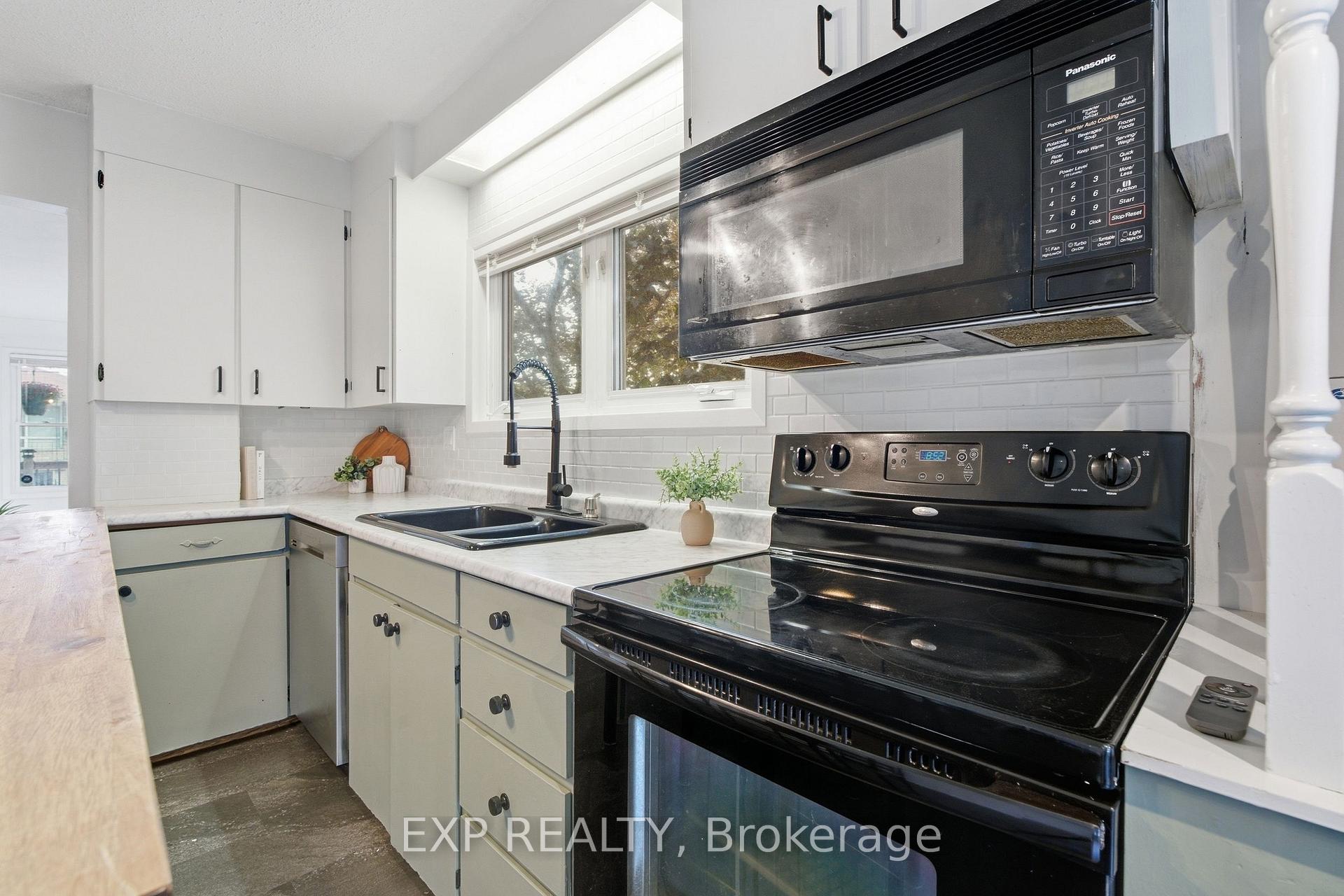 Photo 10 of 264 Britannia Avenue, Hamilton, Homeside — HOMEH