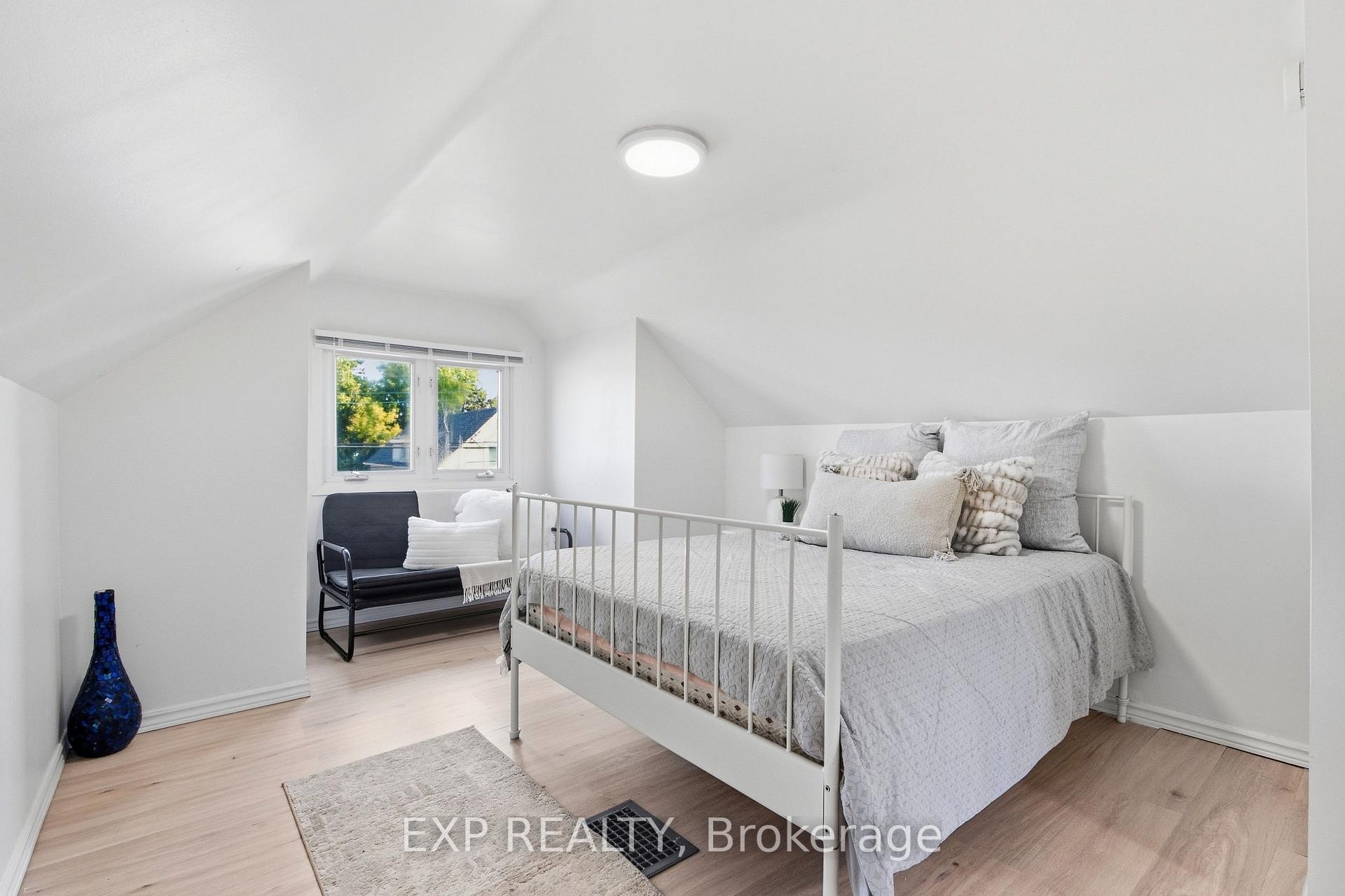 Photo 21 of 264 Britannia Avenue, Hamilton, Homeside — HOMEH