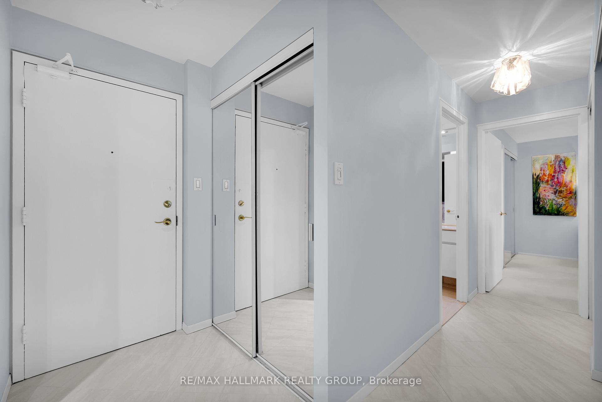 Photo 3 of Unit 810, 151 Bay Street, Ottawa, Ottawa Centre — HOMEH