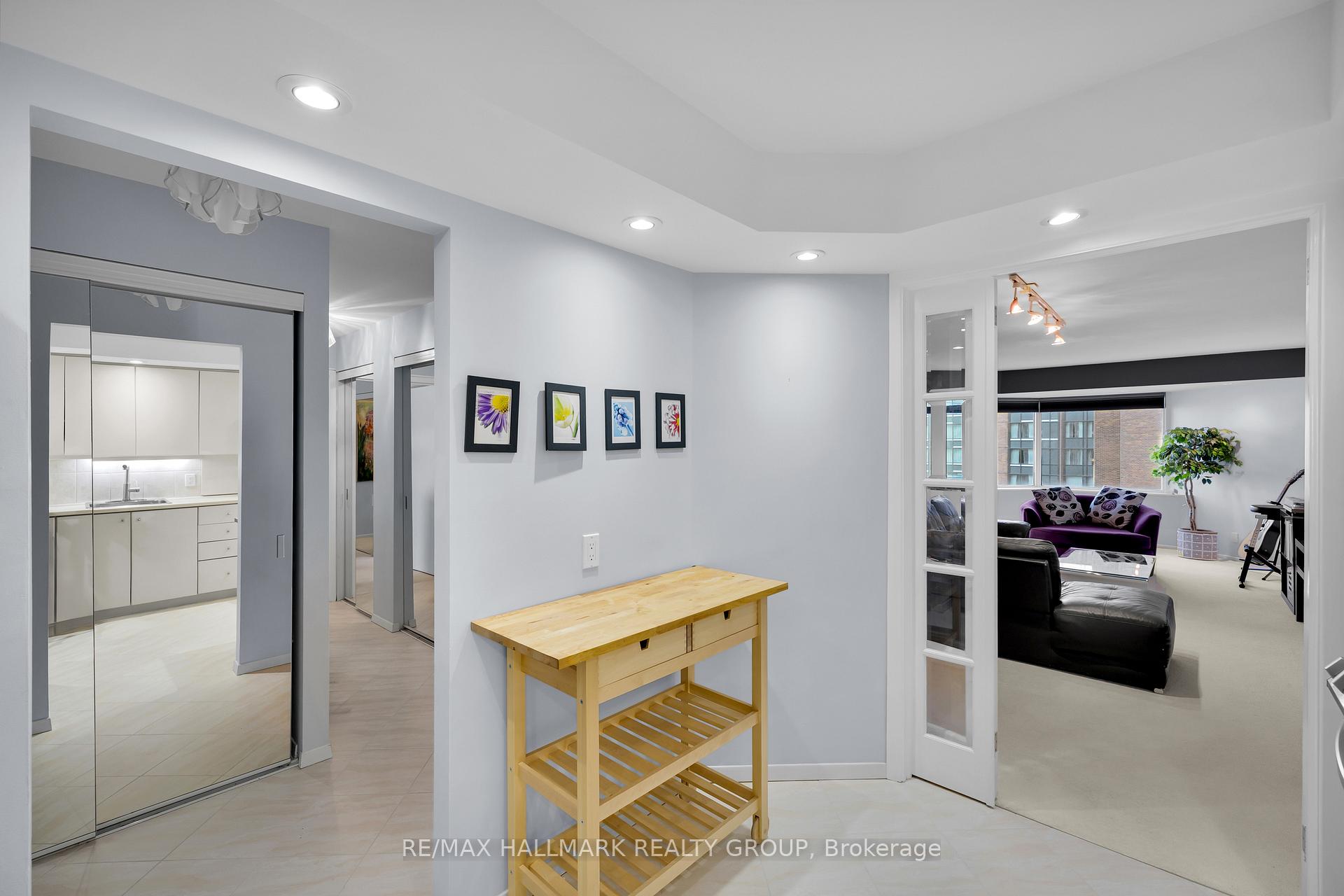 Photo 4 of Unit 810, 151 Bay Street, Ottawa, Ottawa Centre — HOMEH