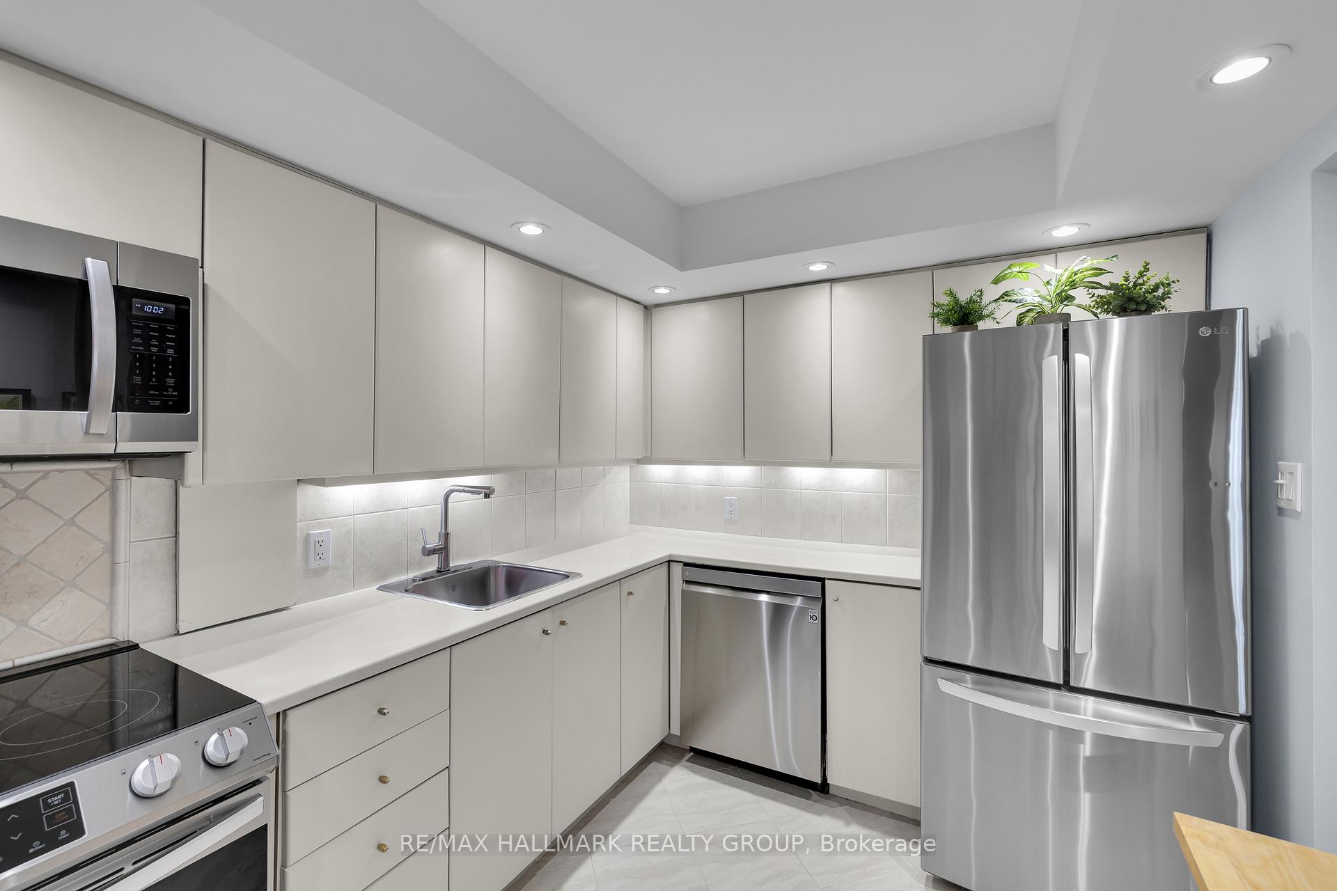 Photo 6 of Unit 810, 151 Bay Street, Ottawa, Ottawa Centre — HOMEH