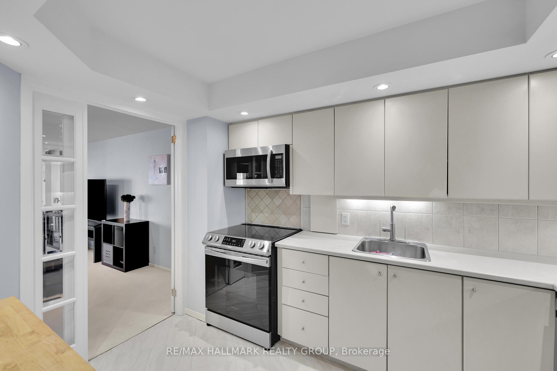 Photo 7 of Unit 810, 151 Bay Street, Ottawa, Ottawa Centre — HOMEH