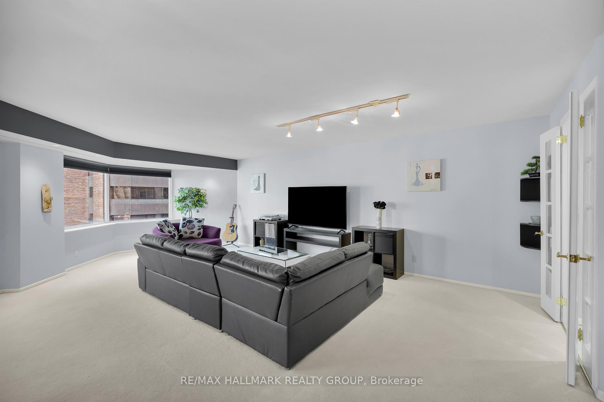 Photo 9 of Unit 810, 151 Bay Street, Ottawa, Ottawa Centre — HOMEH