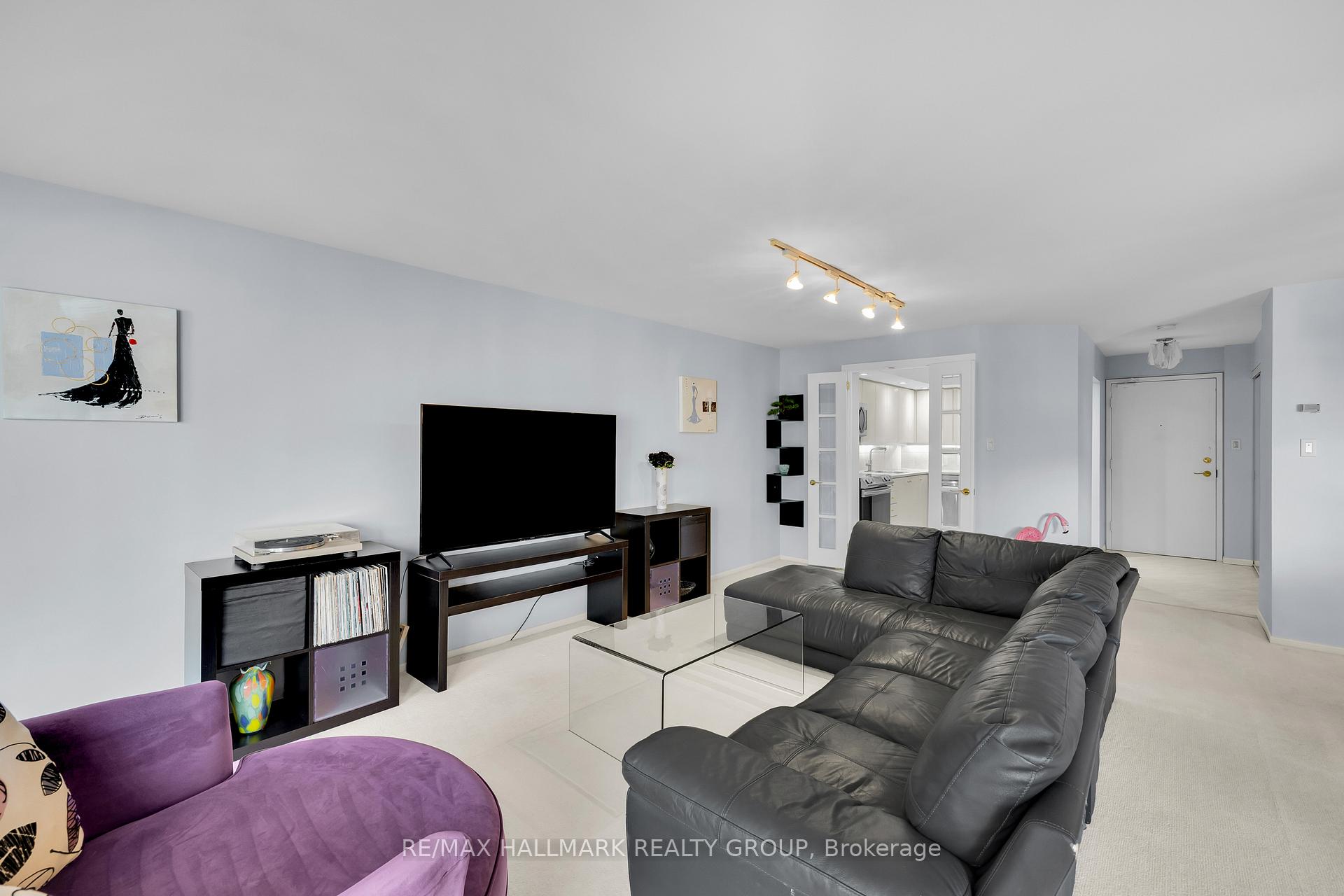 Photo 10 of Unit 810, 151 Bay Street, Ottawa, Ottawa Centre — HOMEH