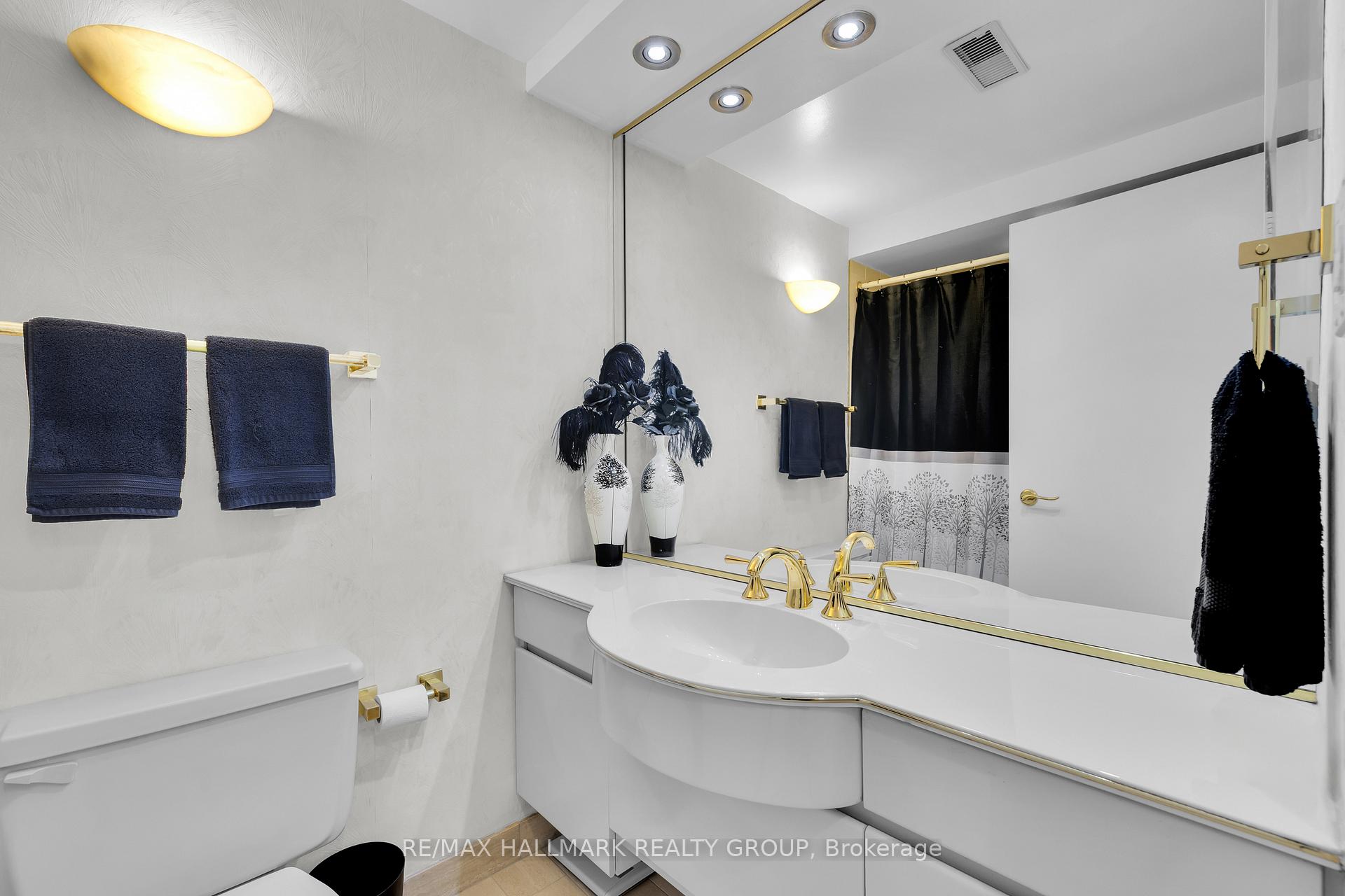 Photo 15 of Unit 810, 151 Bay Street, Ottawa, Ottawa Centre — HOMEH