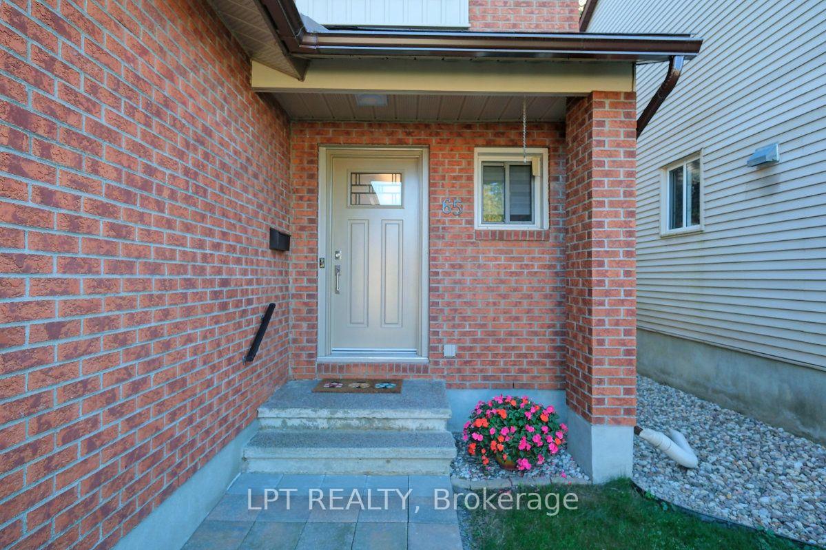 Photo 3 of 65 Coolspring Crescent, Ottawa, Borden Farm/Stewart Farm/Carleton Heights/Parkwood Hills — HOMEH