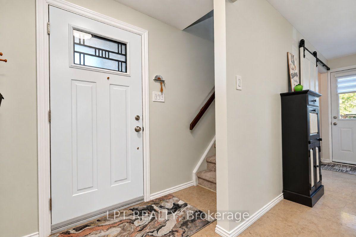 Photo 5 of 65 Coolspring Crescent, Ottawa, Borden Farm/Stewart Farm/Carleton Heights/Parkwood Hills — HOMEH