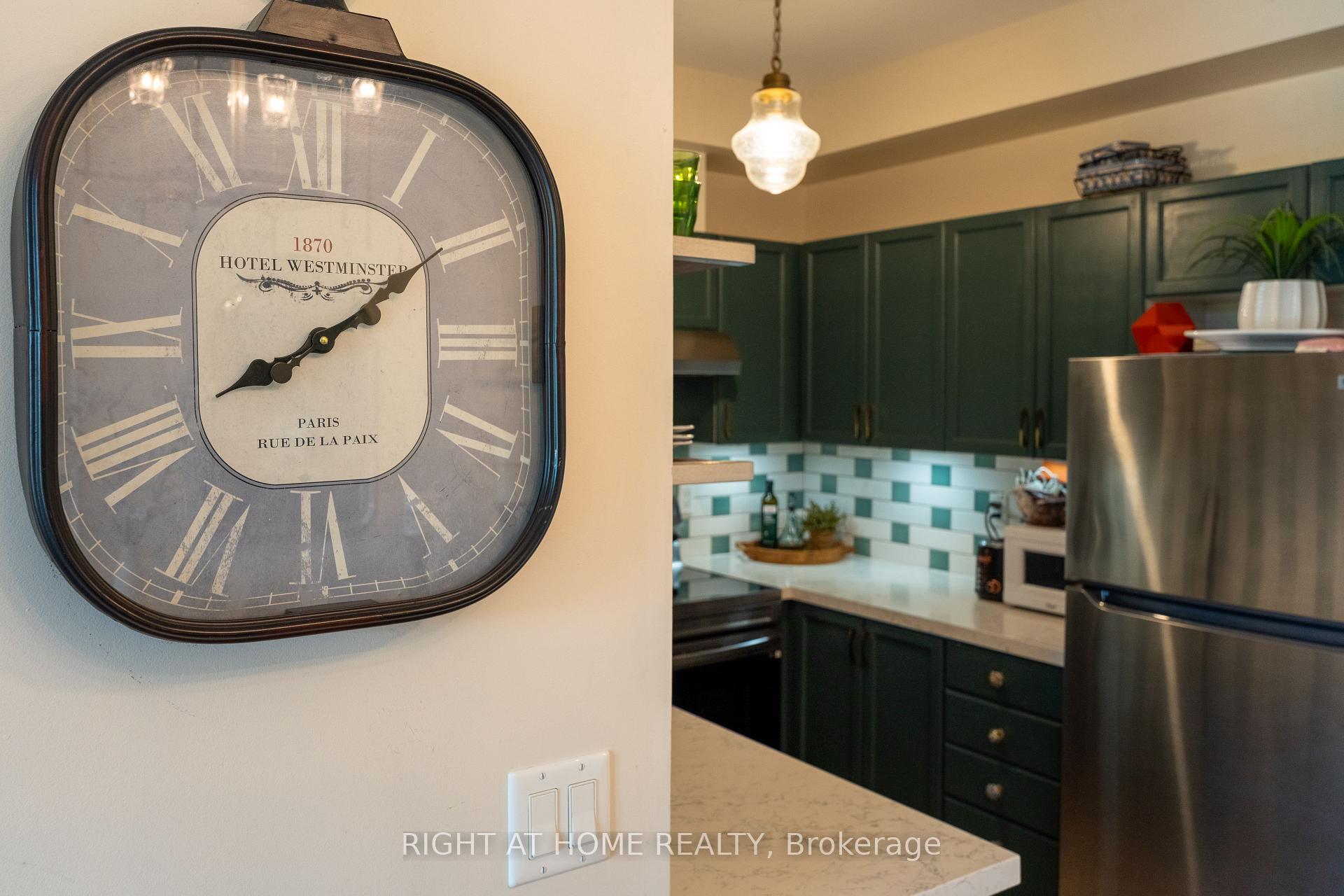 Photo 6 of Unit 202, 15450 Yonge Street, Aurora, Aurora Heights — HOMEH
